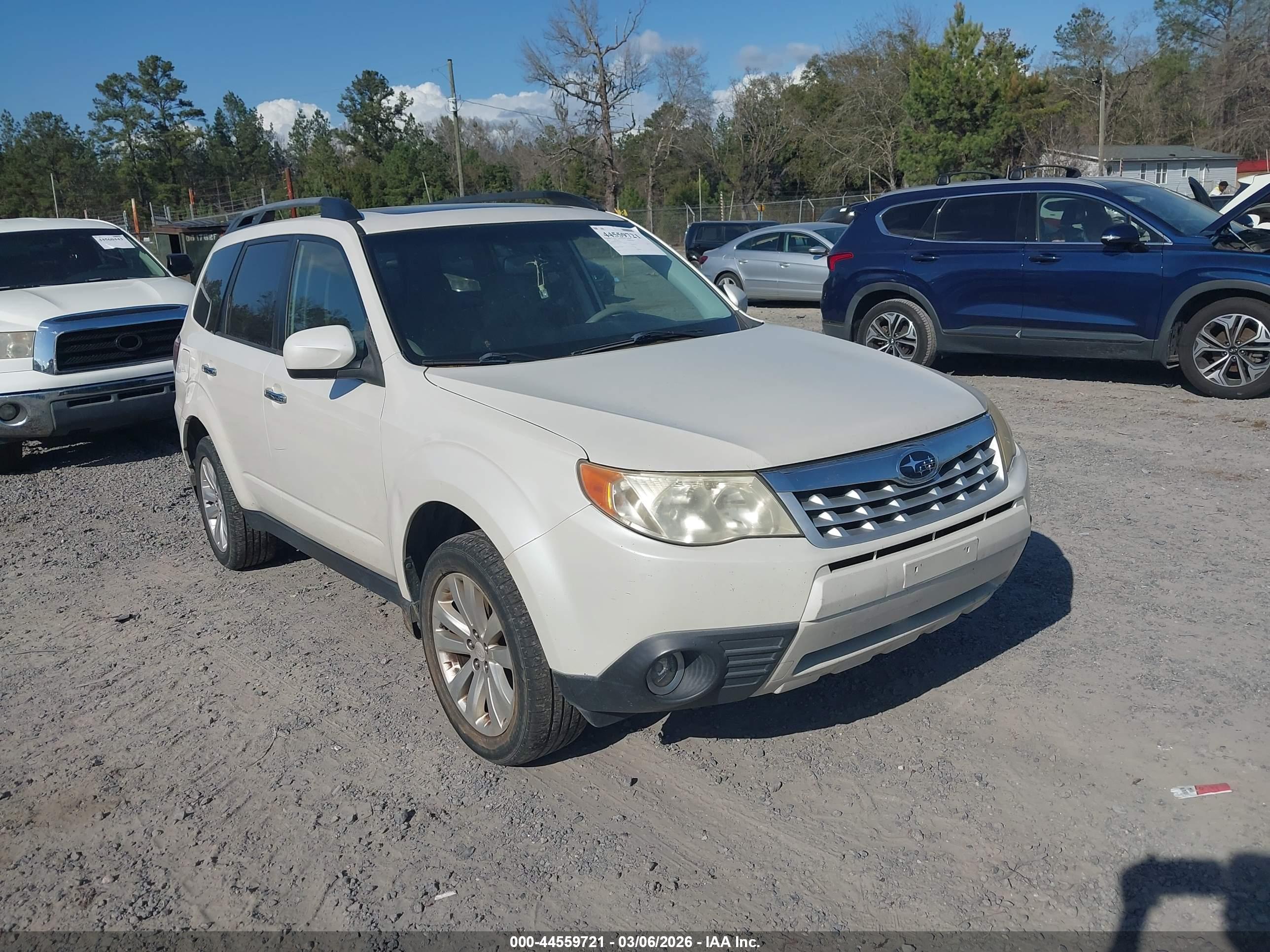 SUBARU FORESTER image 6