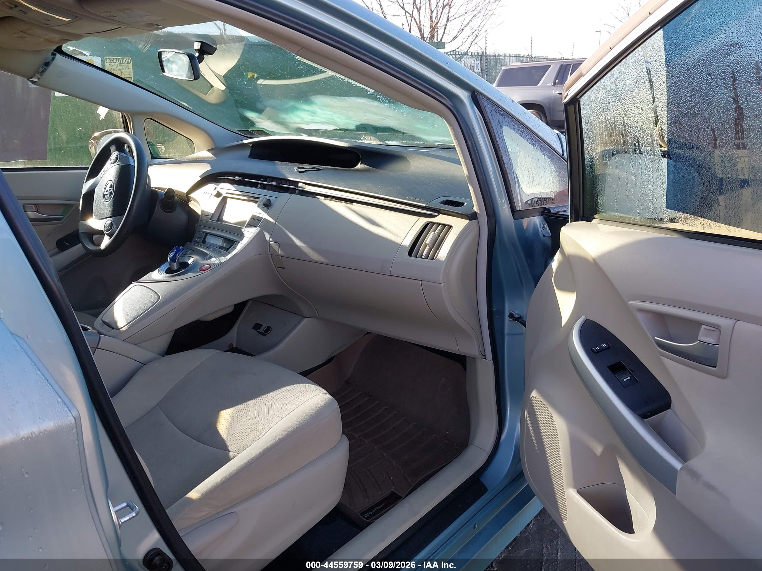 TOYOTA PRIUS image 5