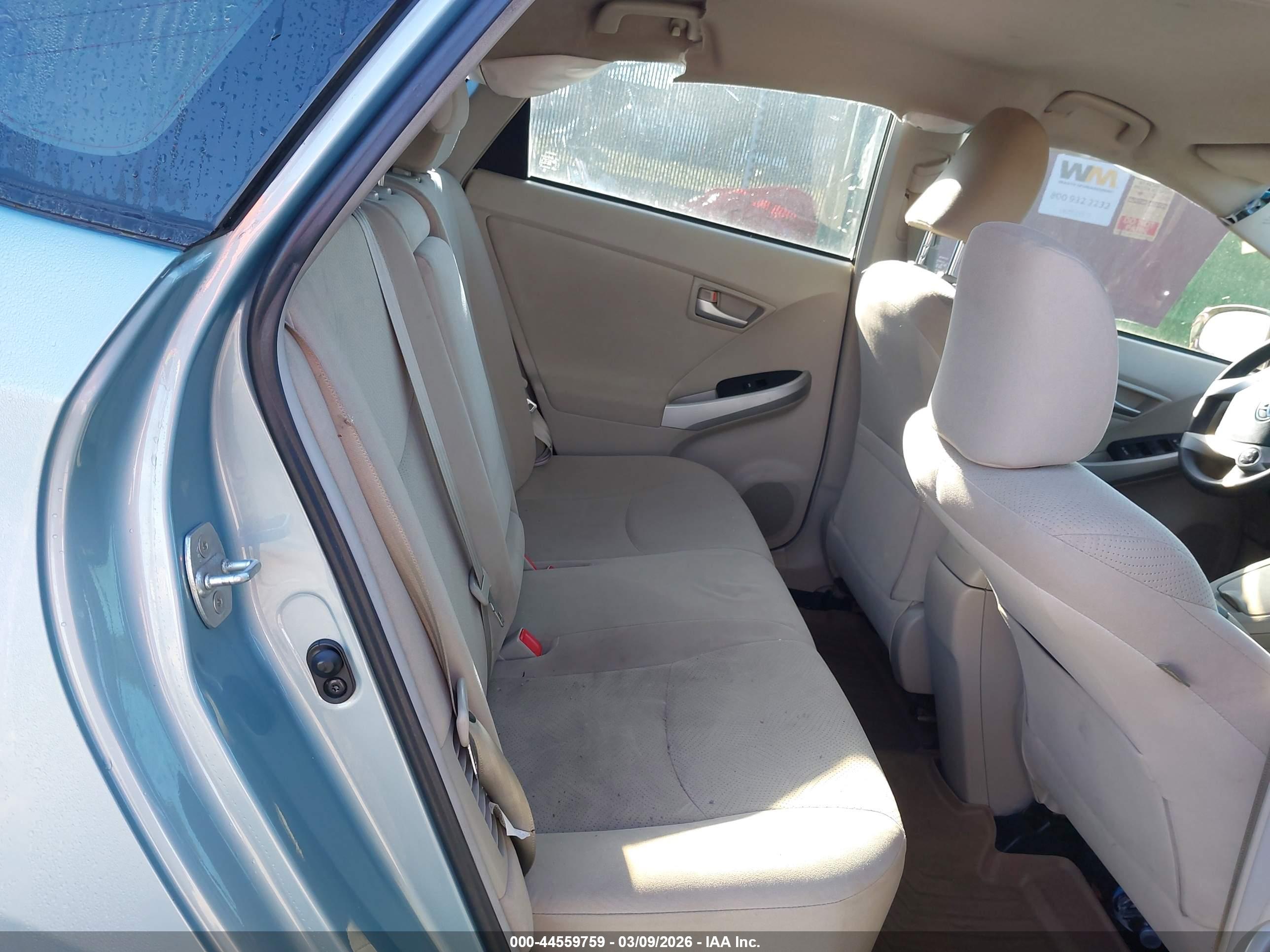 TOYOTA PRIUS image 8