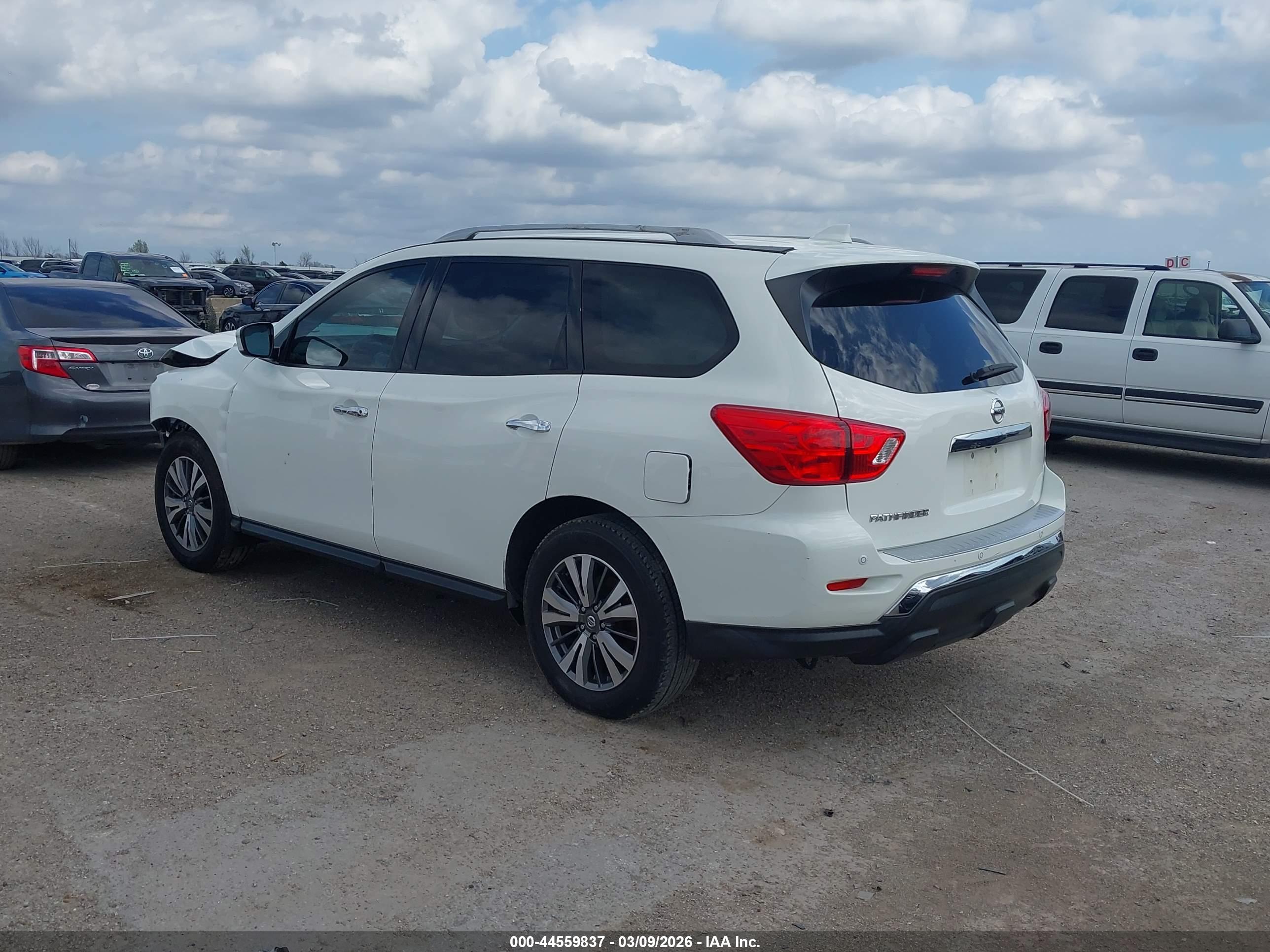 NISSAN PATHFINDER image 3