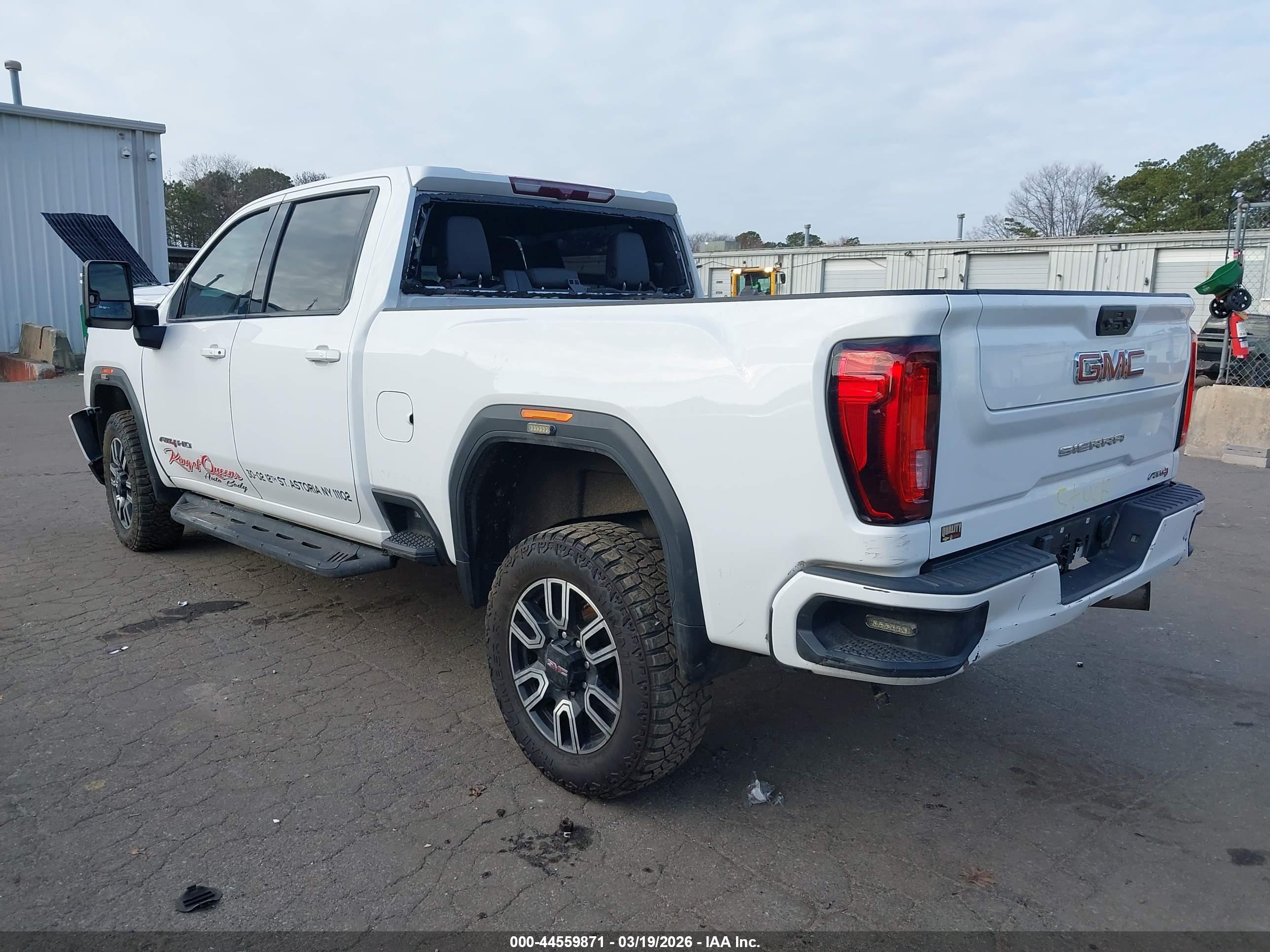 GMC SIERRA image 3