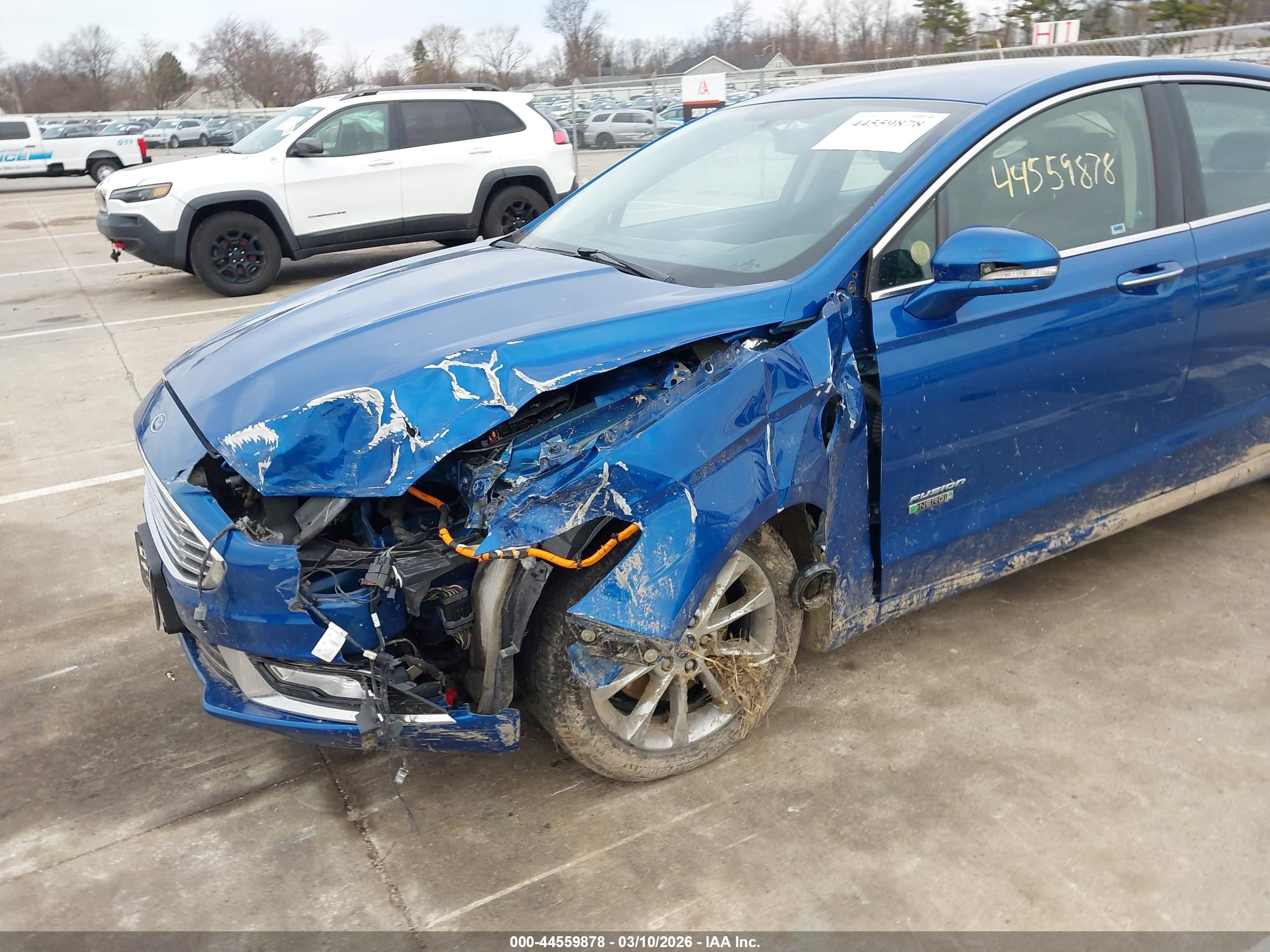 FORD FUSION image 6