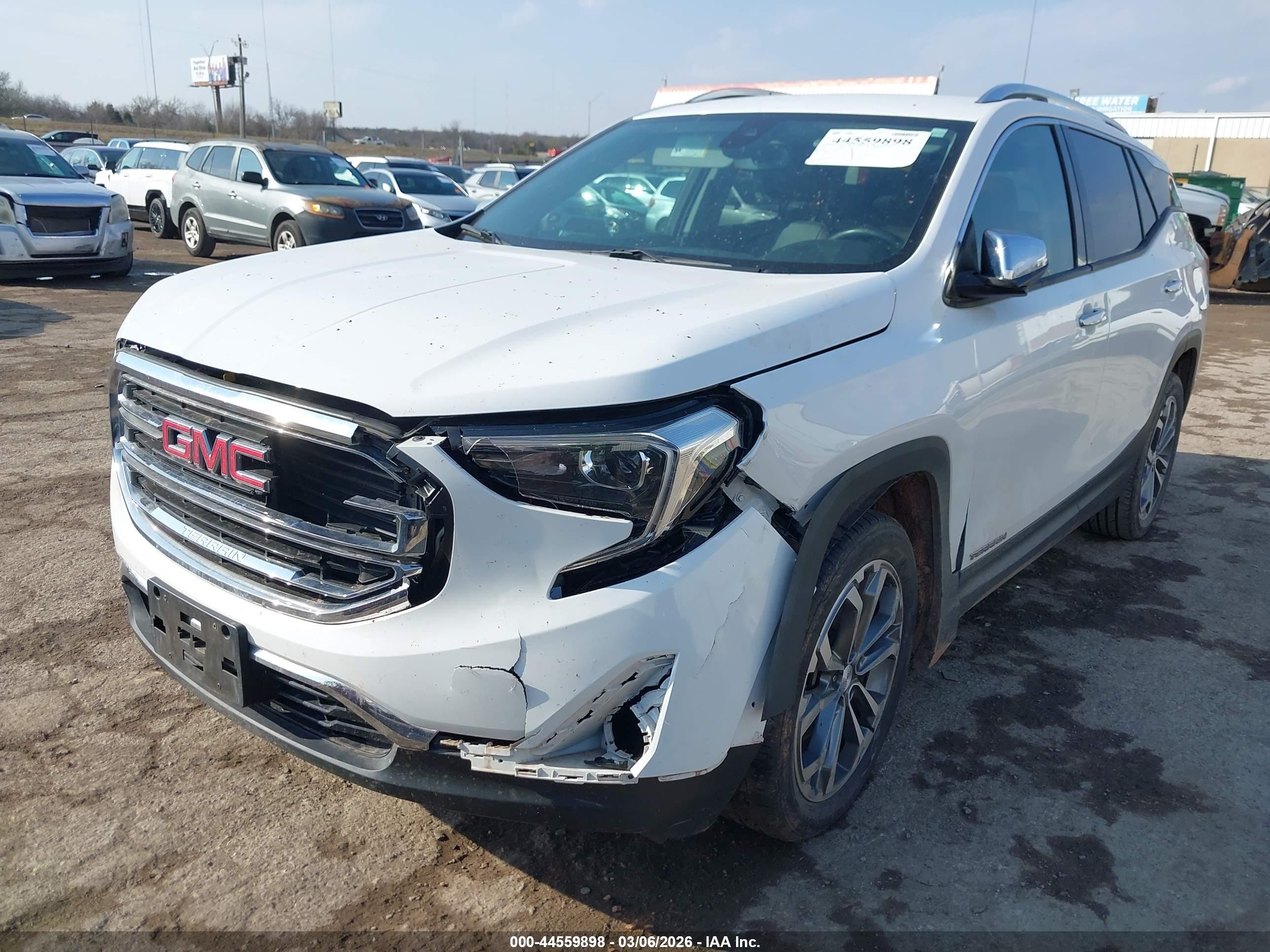 GMC TERRAIN image 2