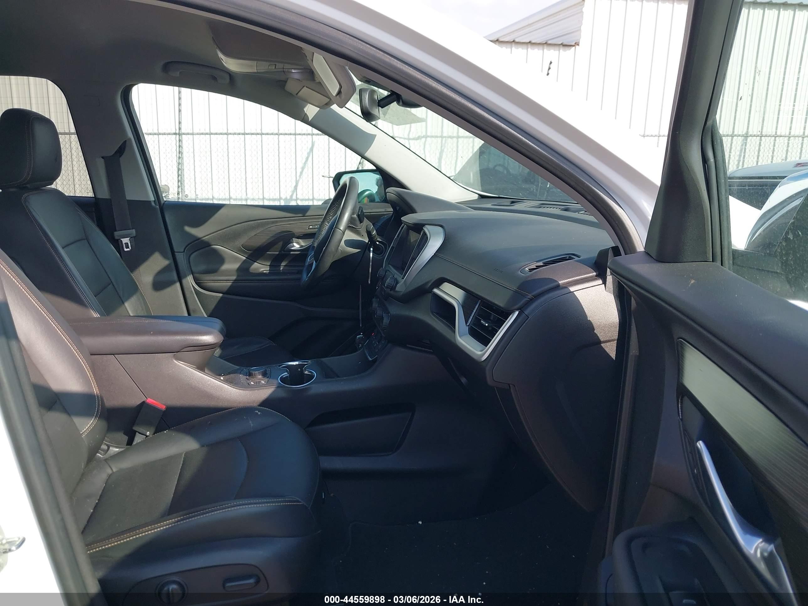 GMC TERRAIN image 5