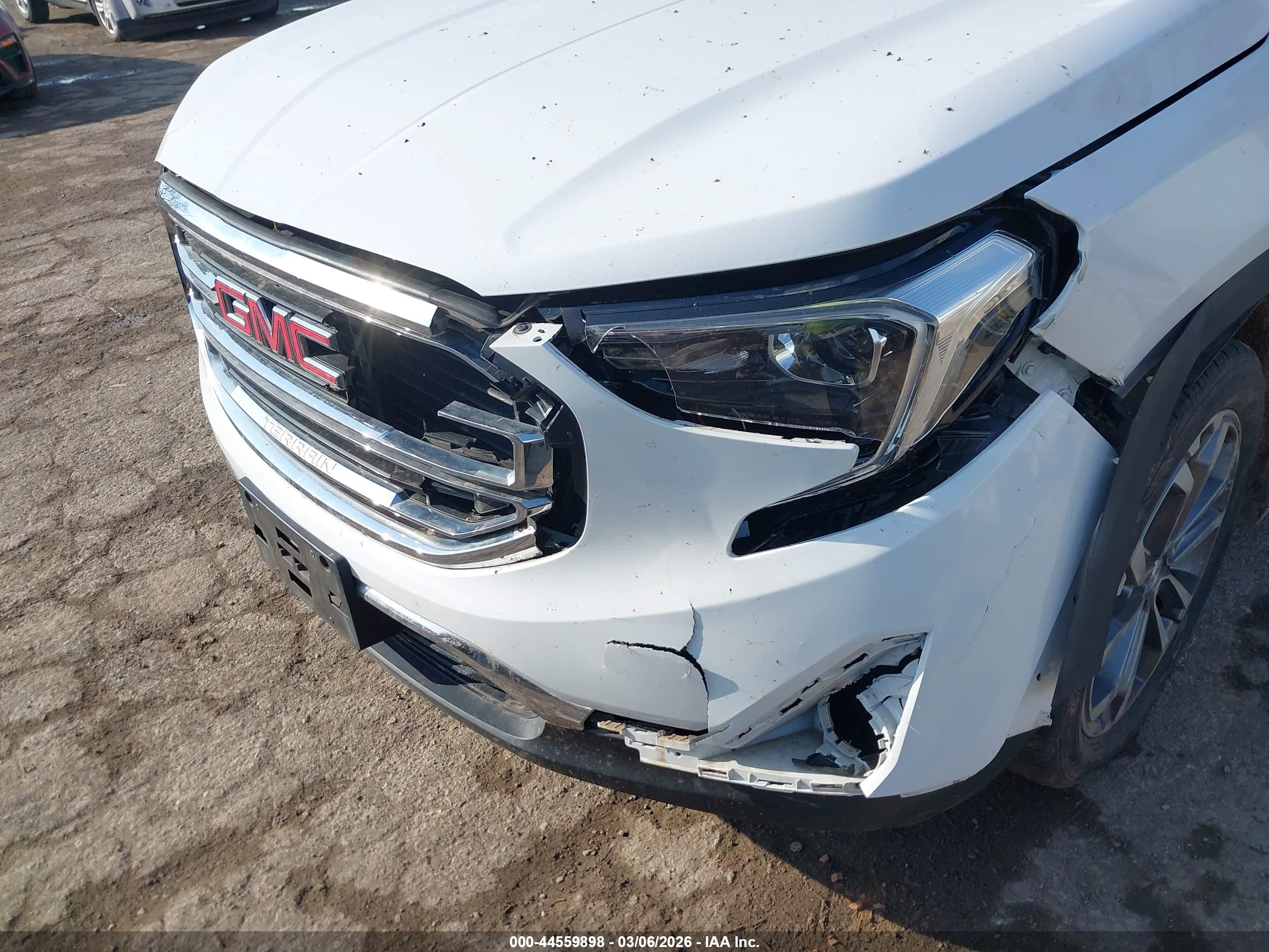 GMC TERRAIN image 6