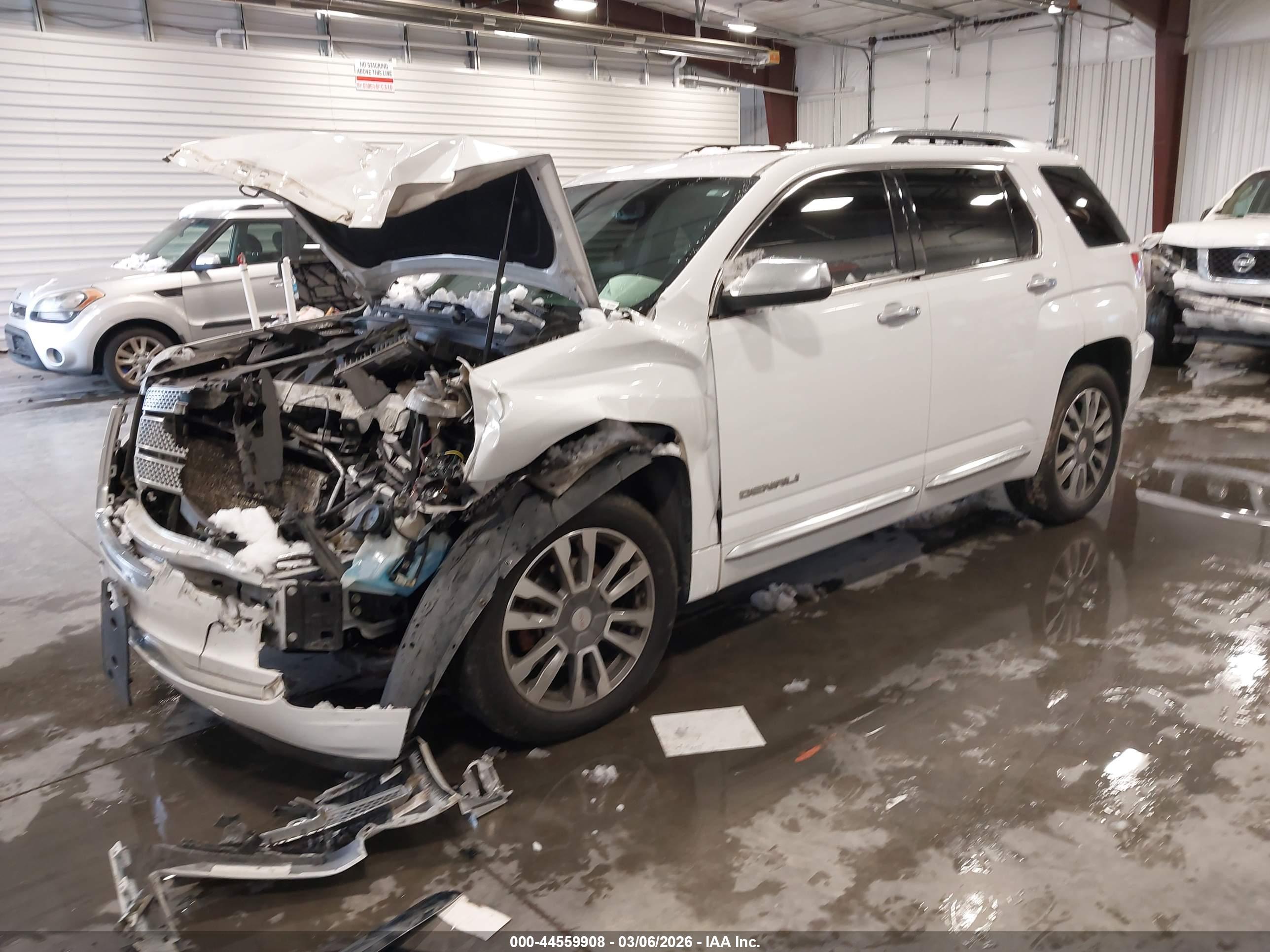 GMC TERRAIN image 2
