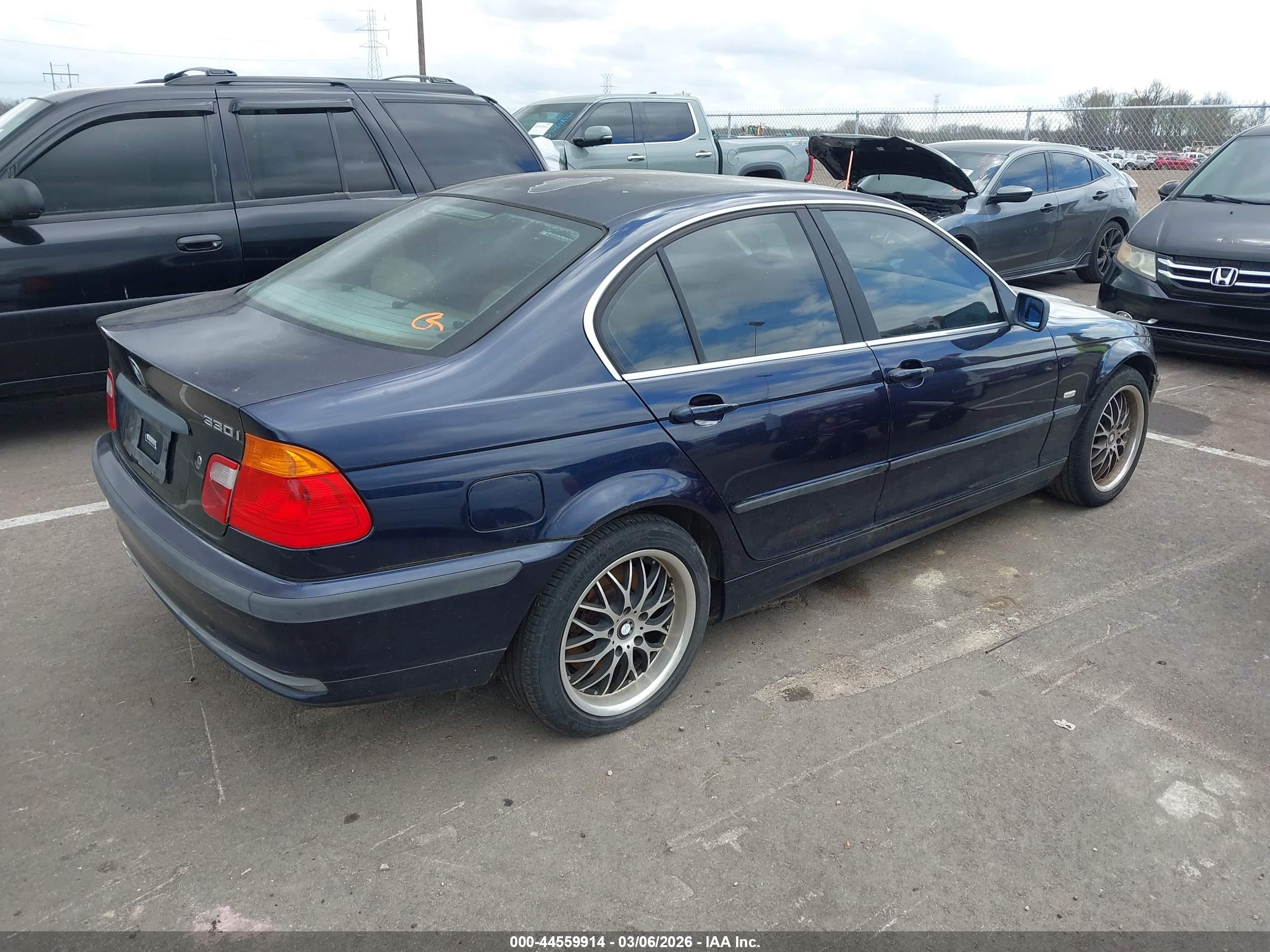 BMW 330I image 4