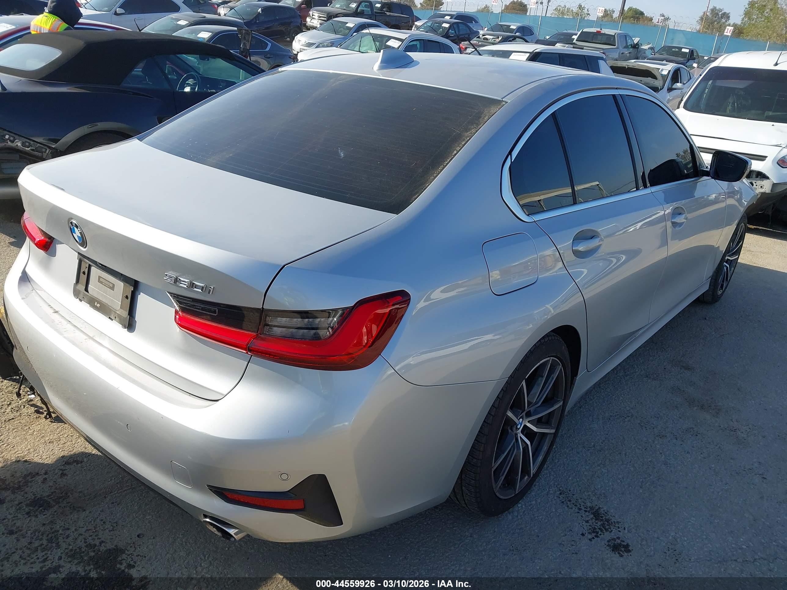 BMW 330I image 4