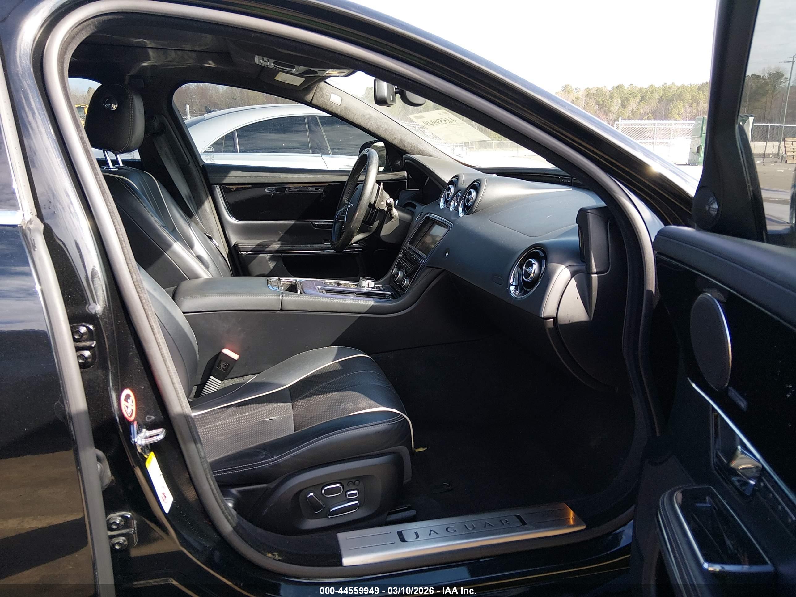 JAGUAR XJ image 5