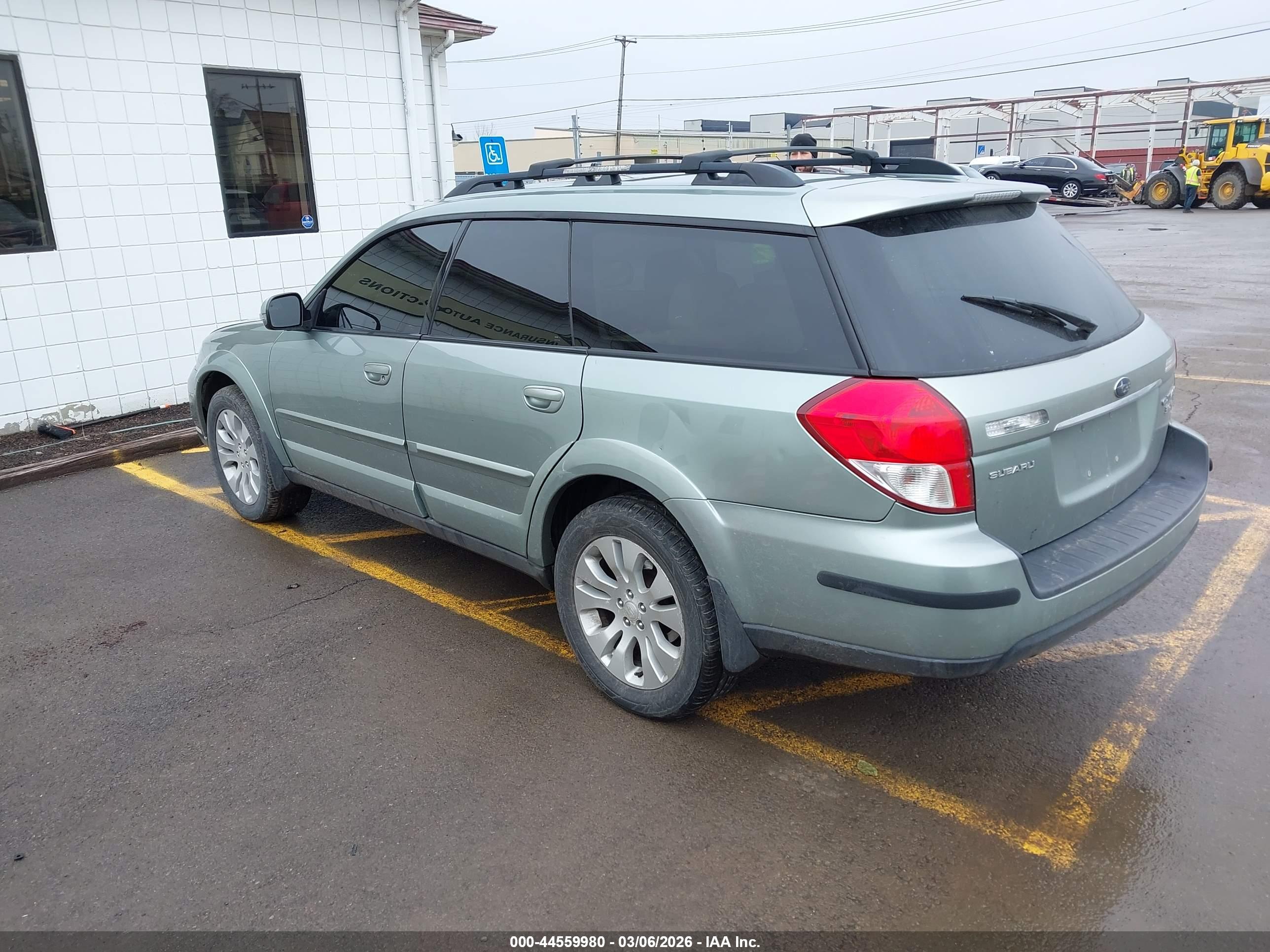 SUBARU OUTBACK image 3