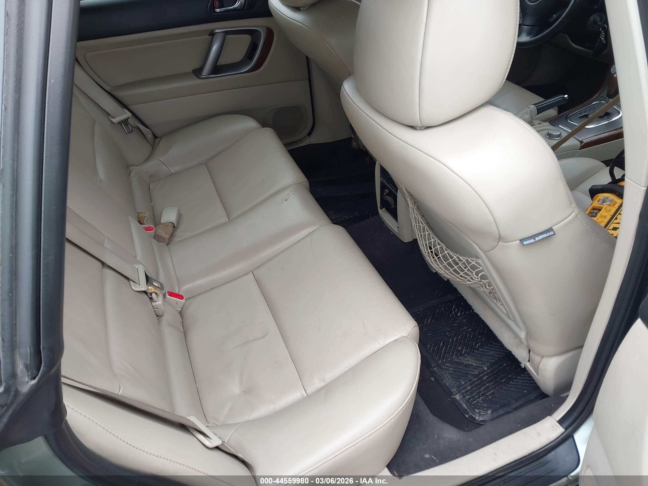 SUBARU OUTBACK image 8