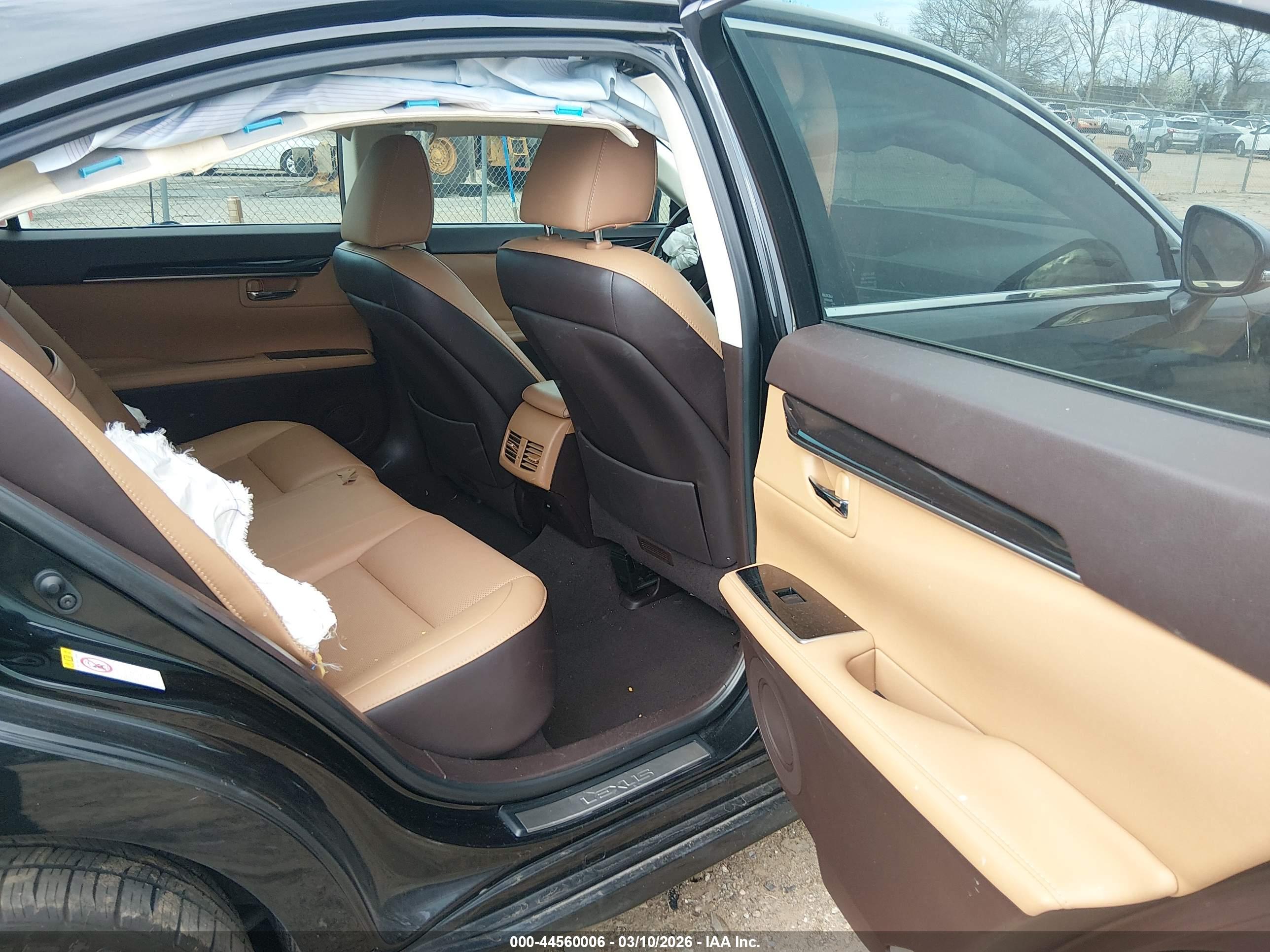 LEXUS ES image 8