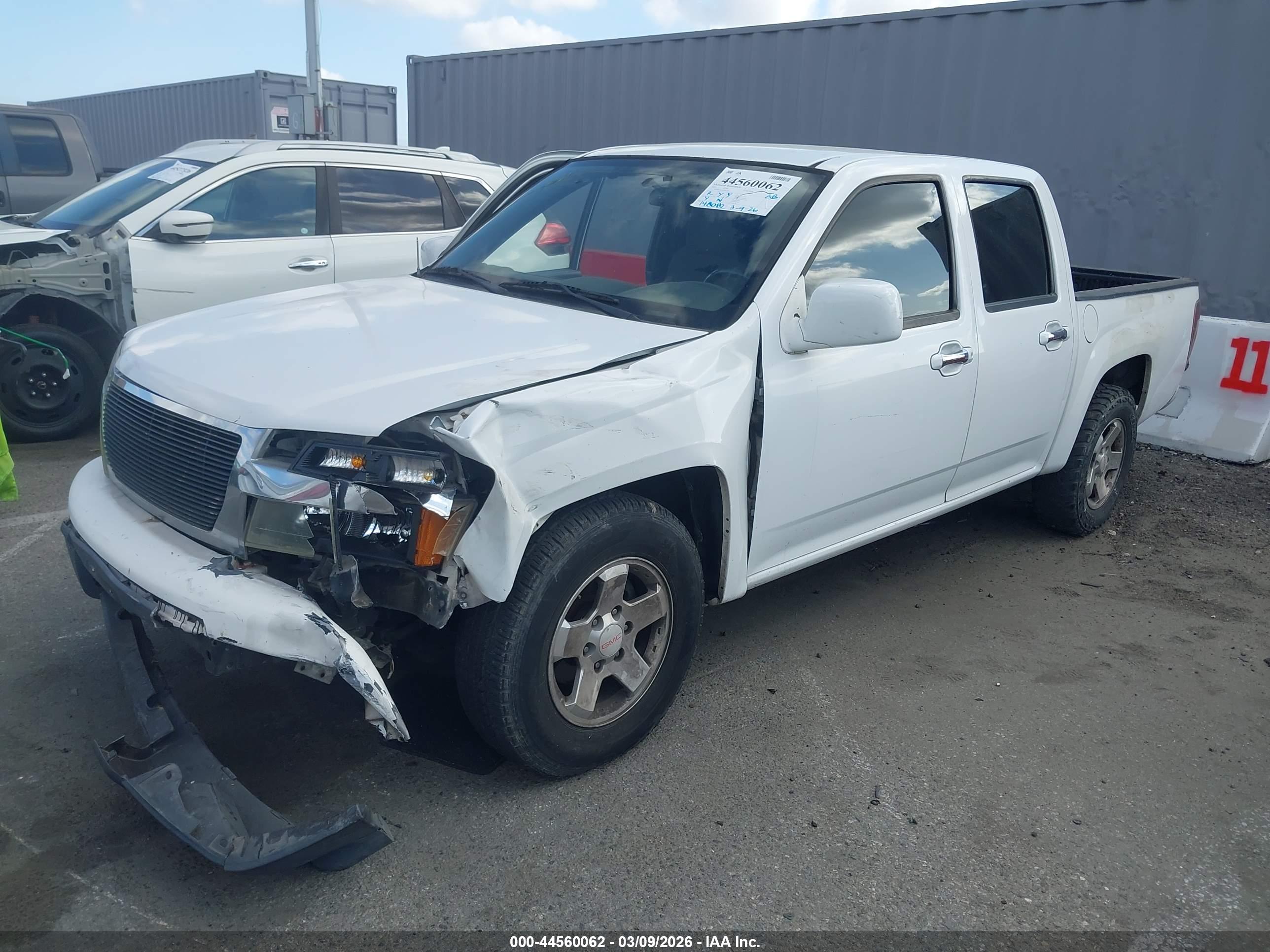 GMC CANYON image 2