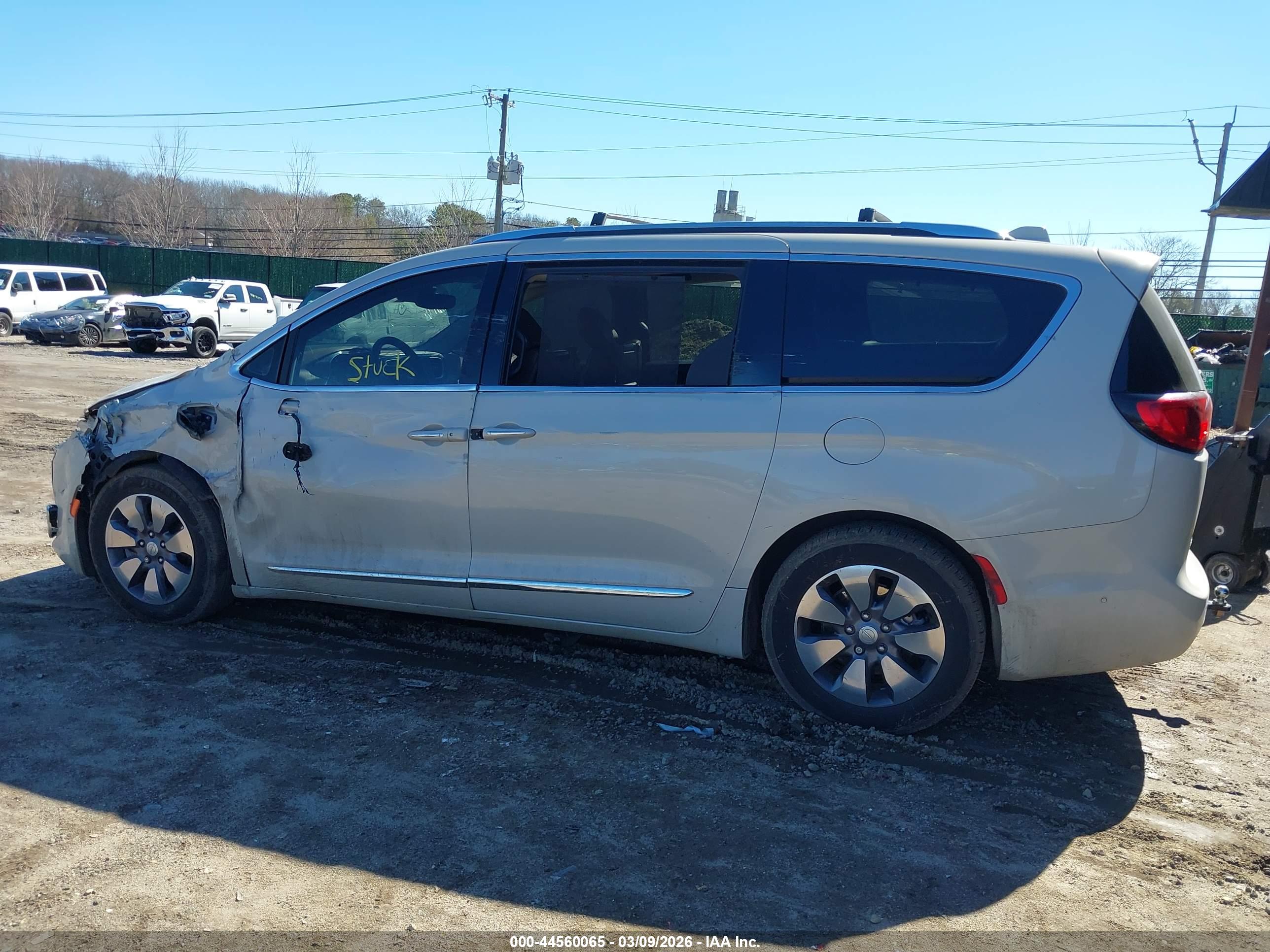 CHRYSLER PACIFICA image 6