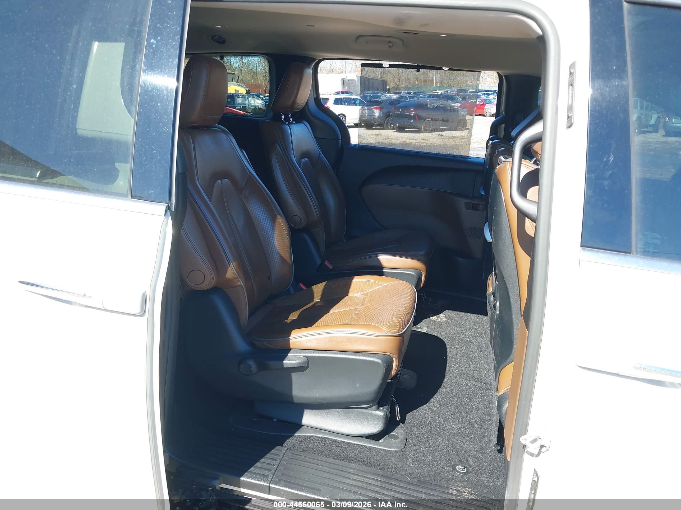CHRYSLER PACIFICA image 8