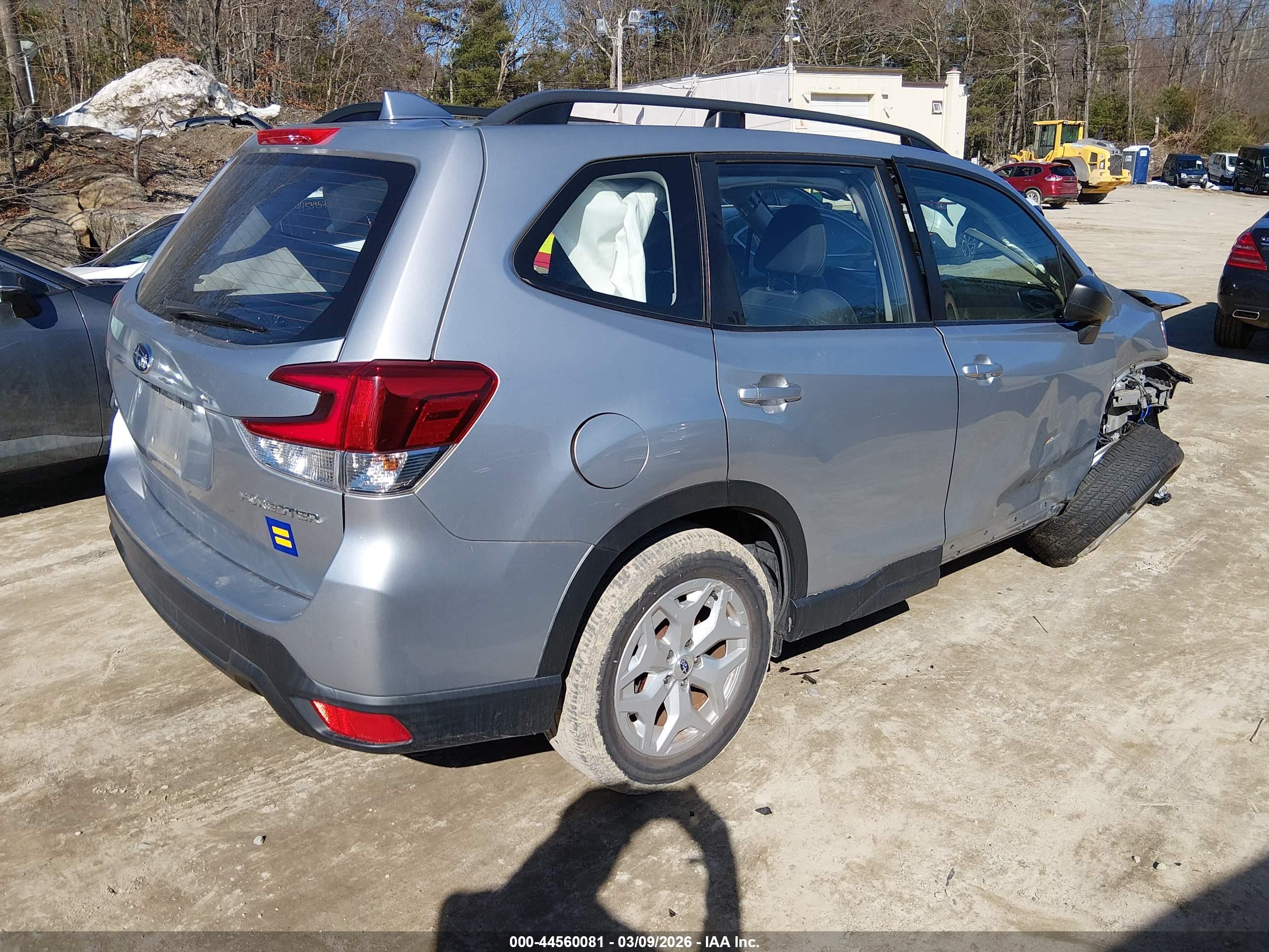 SUBARU FORESTER image 4
