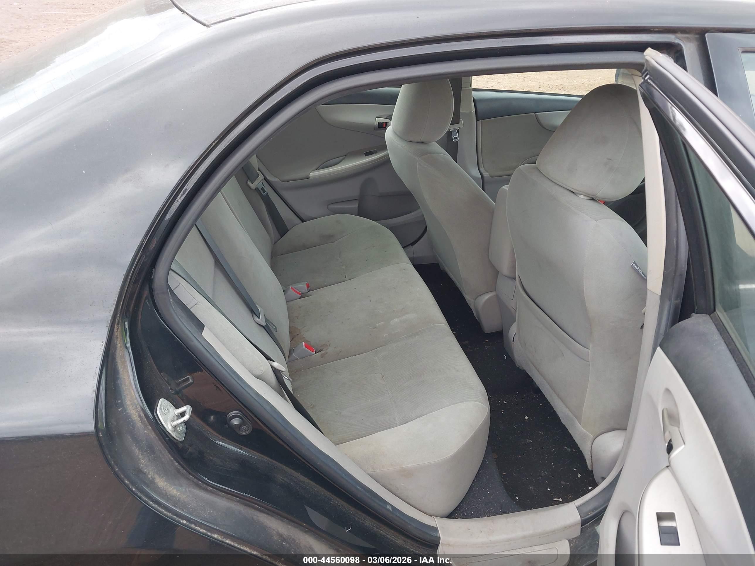 TOYOTA COROLLA image 8