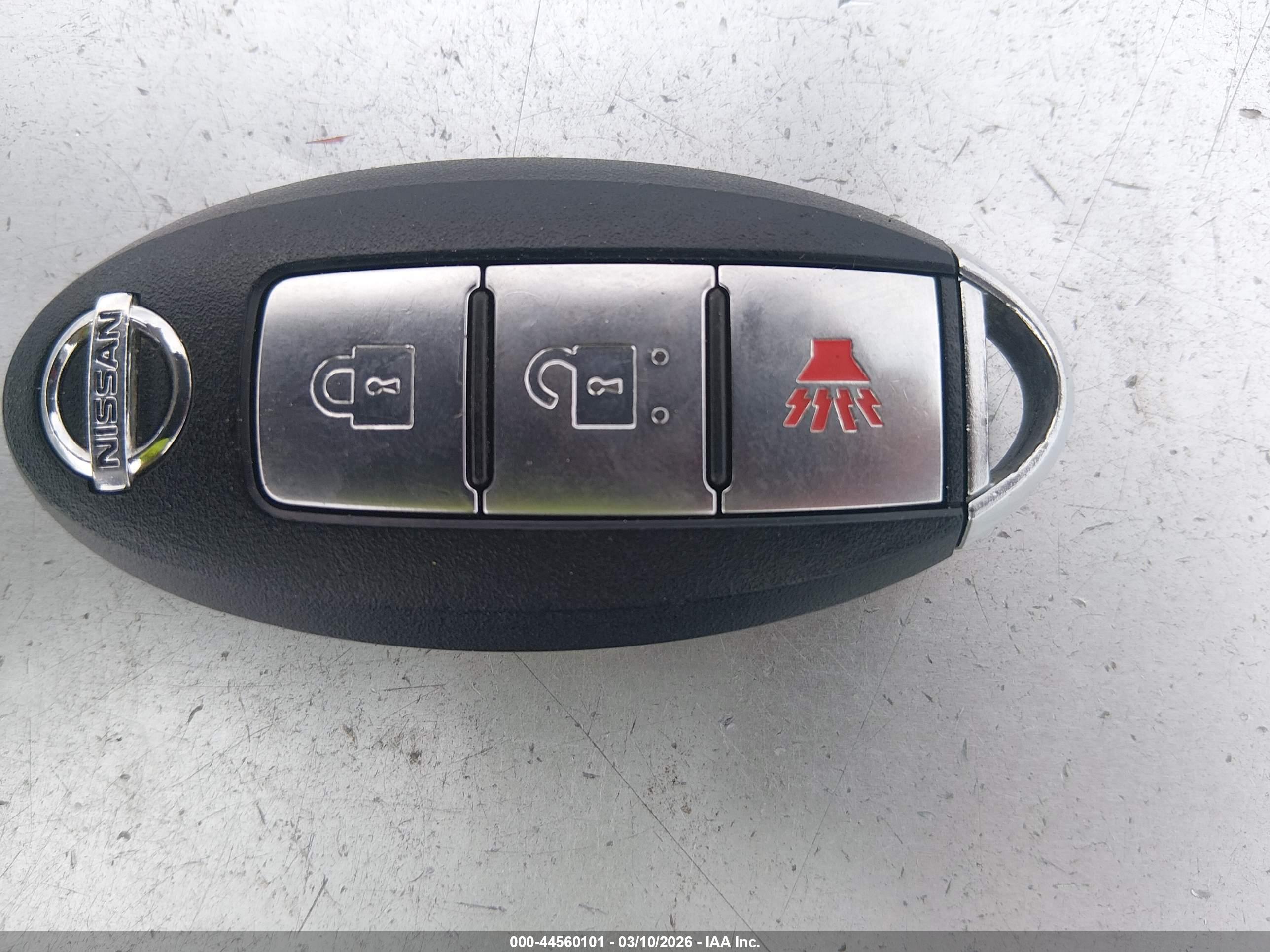 NISSAN VERSA image 11