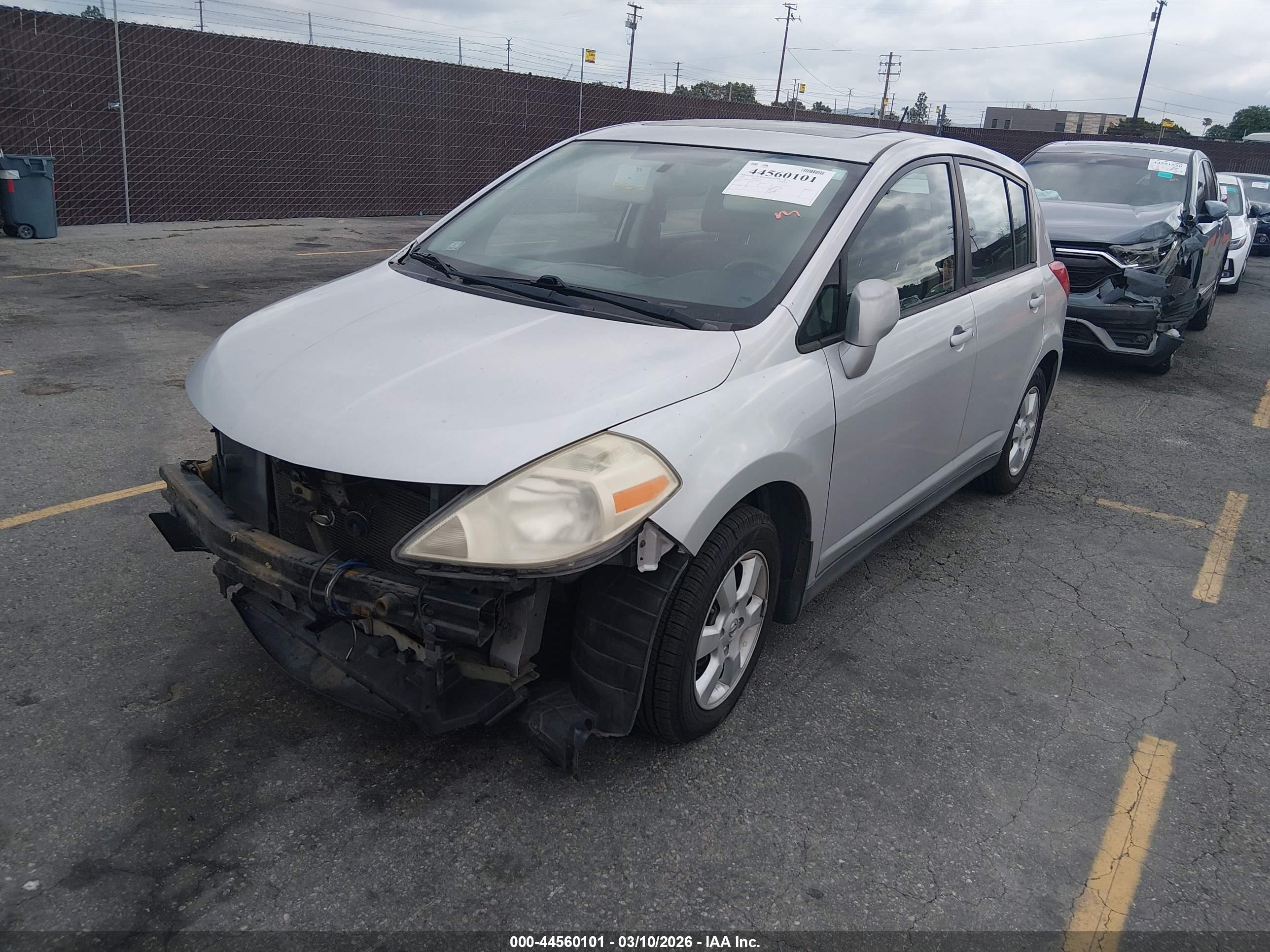 NISSAN VERSA image 2