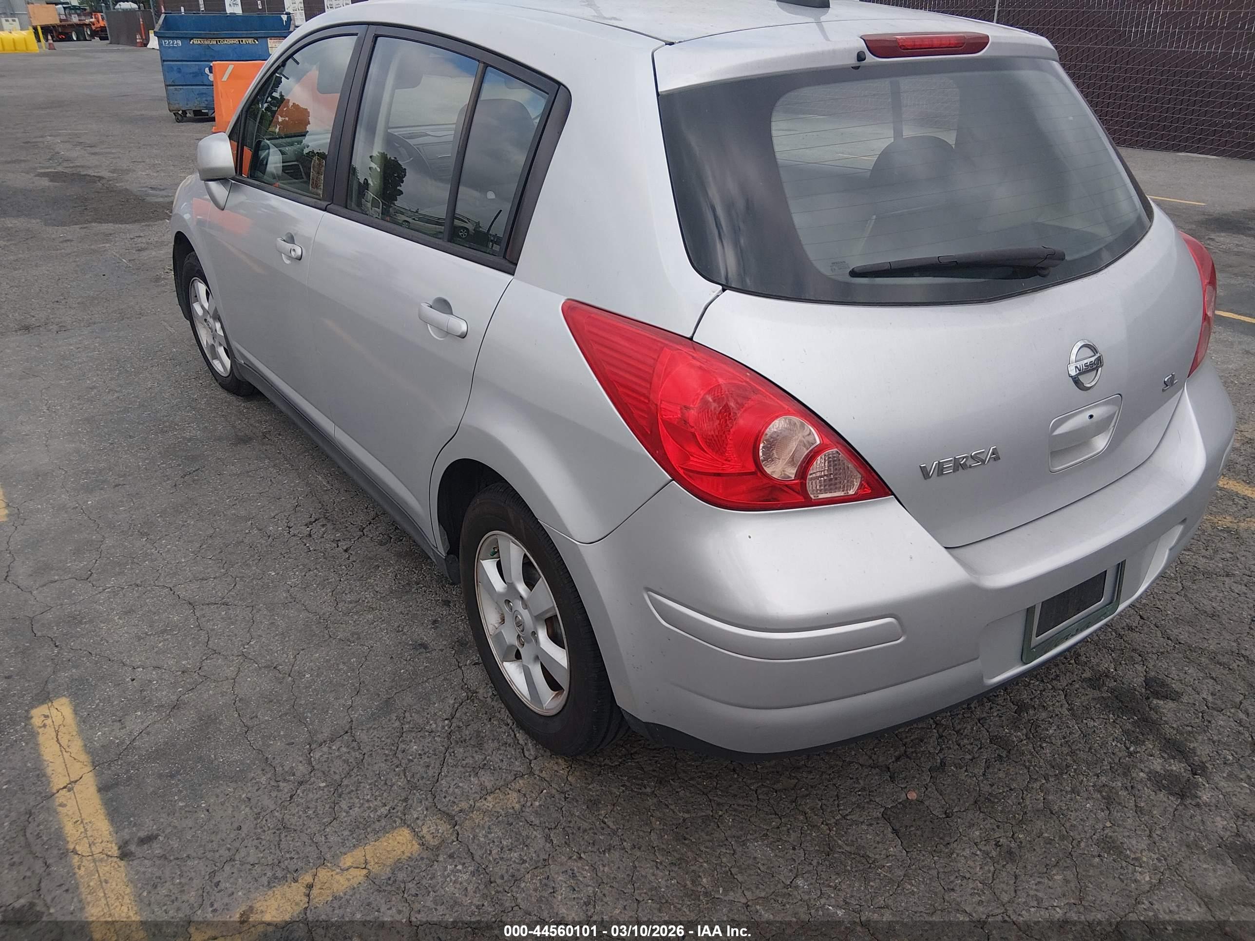 NISSAN VERSA image 3