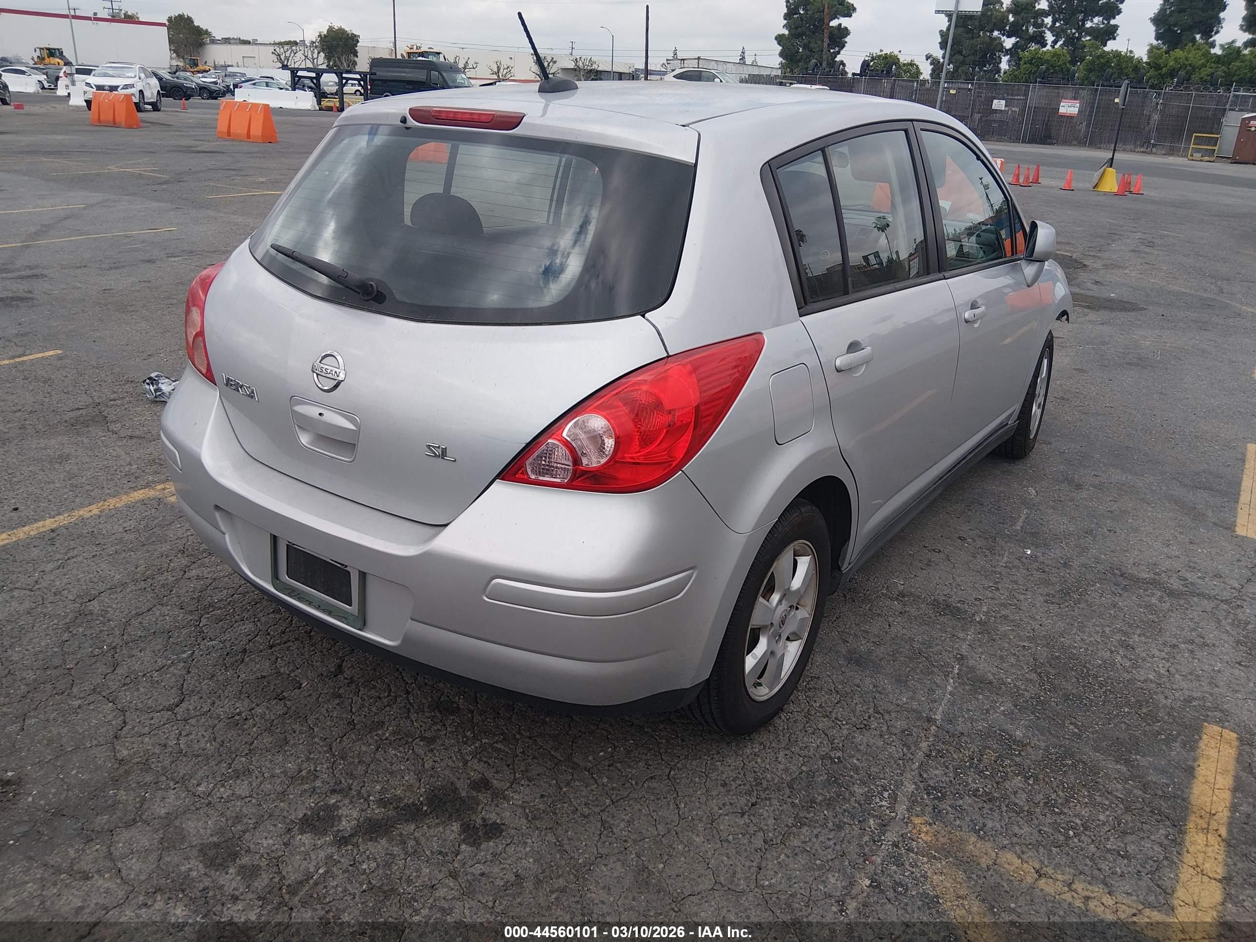 NISSAN VERSA image 4