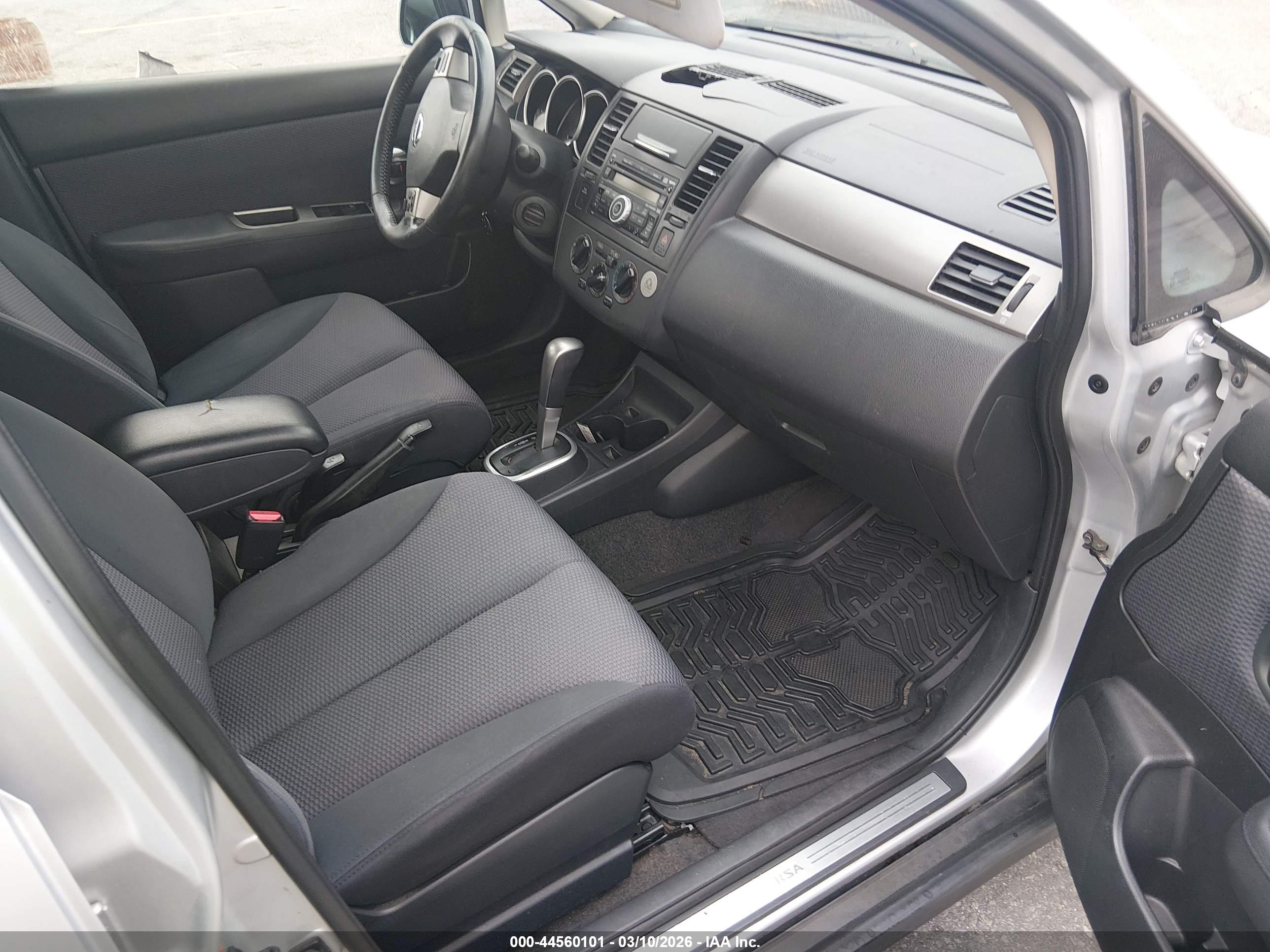 NISSAN VERSA image 5