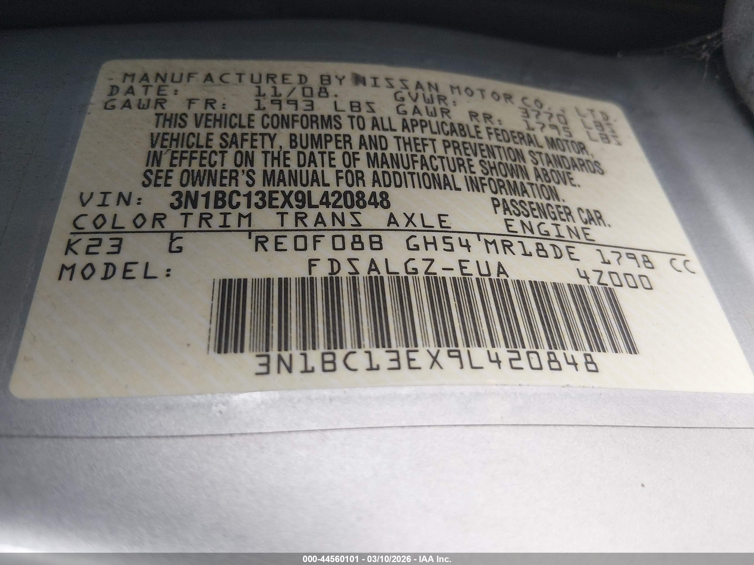 NISSAN VERSA image 9