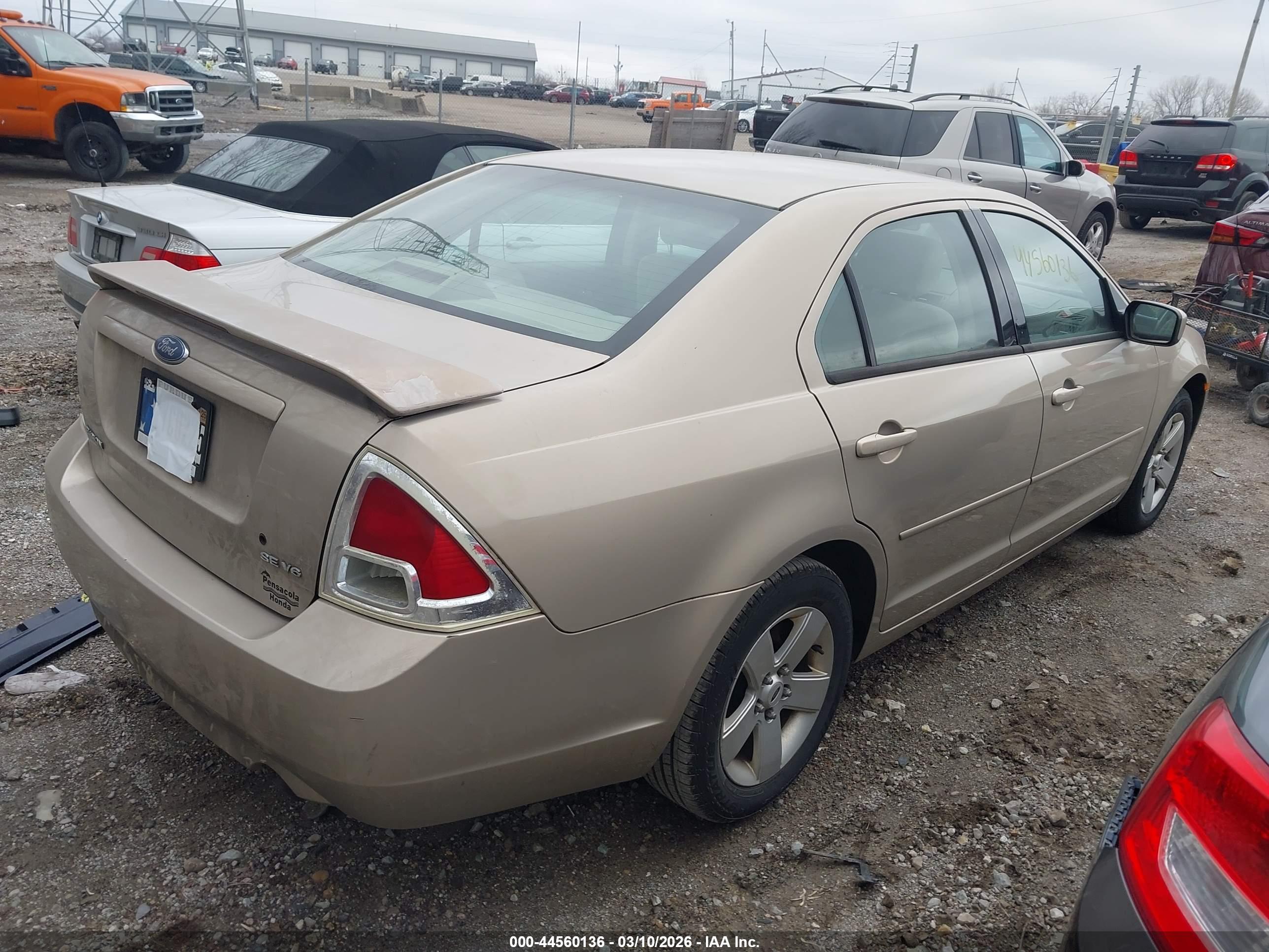 FORD FUSION image 4