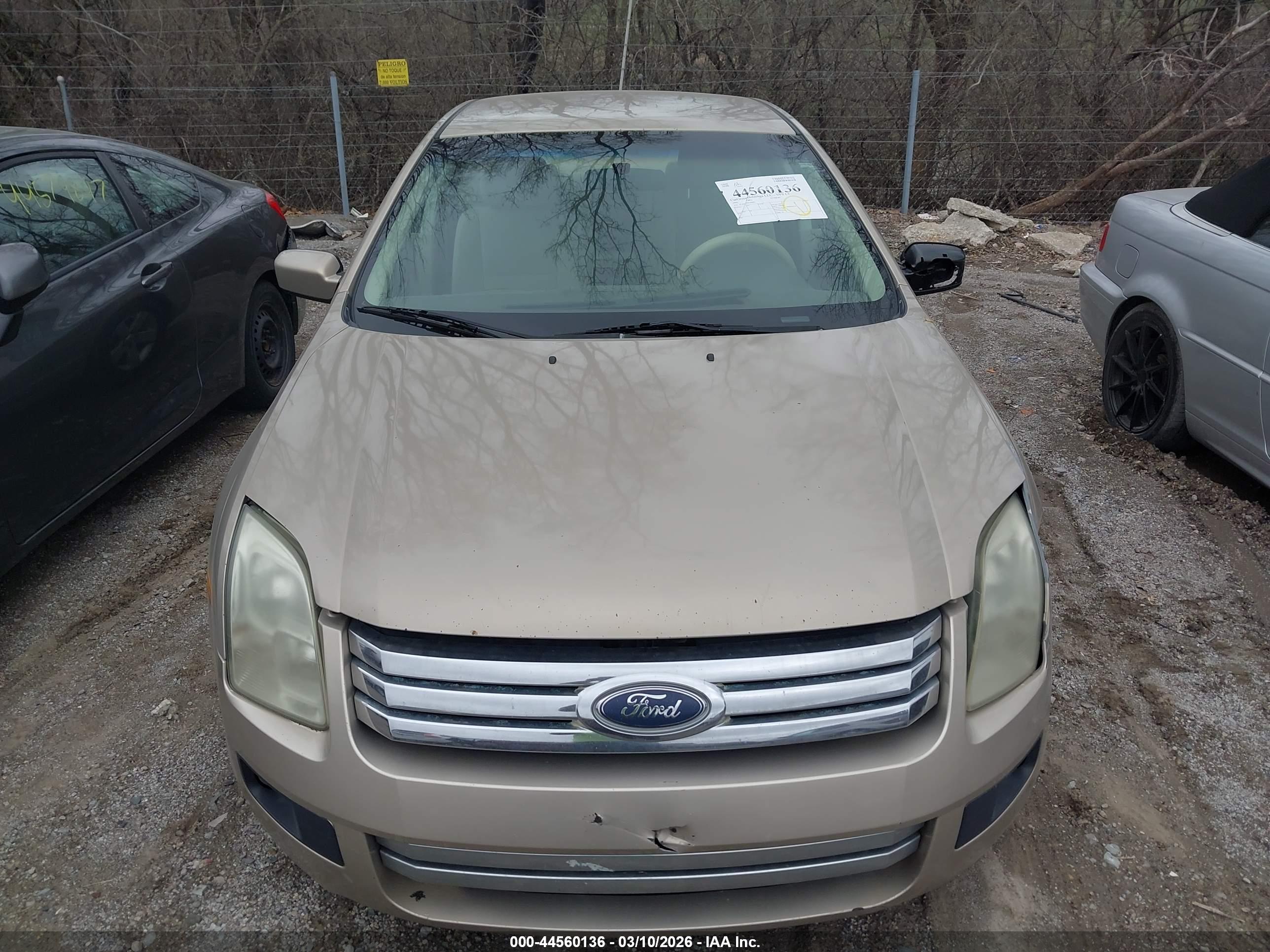 FORD FUSION image 6