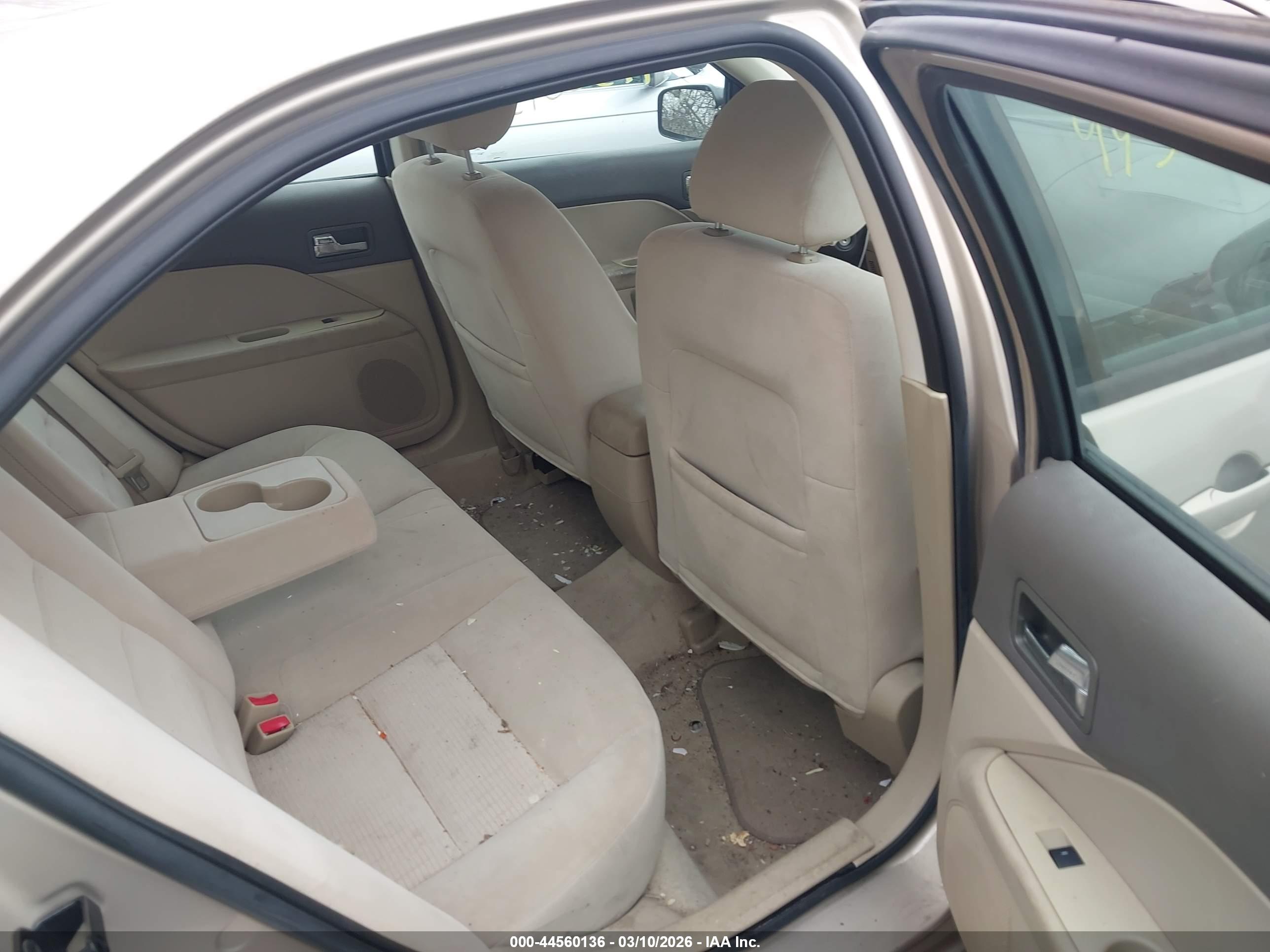FORD FUSION image 8