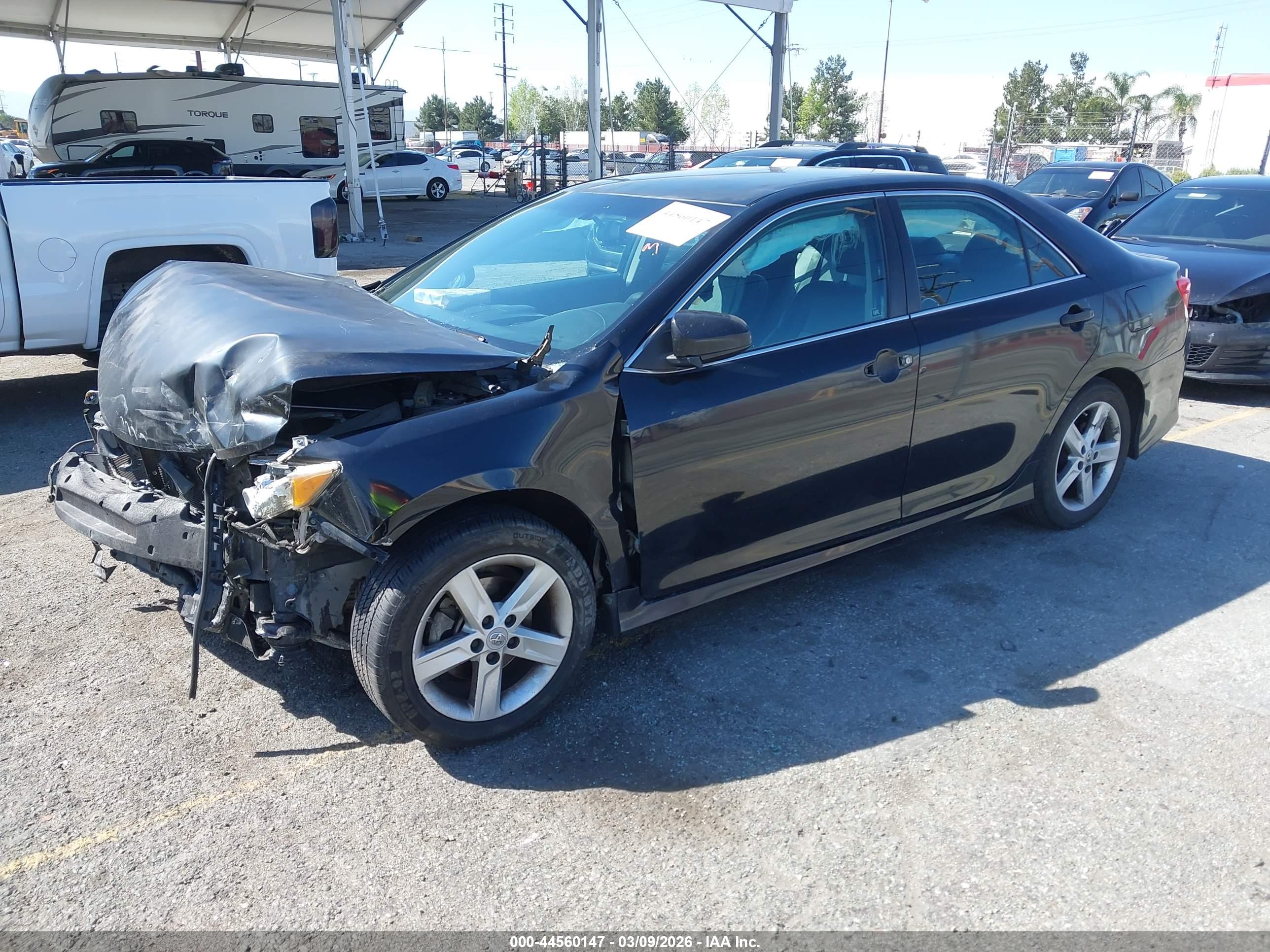 TOYOTA CAMRY image 2