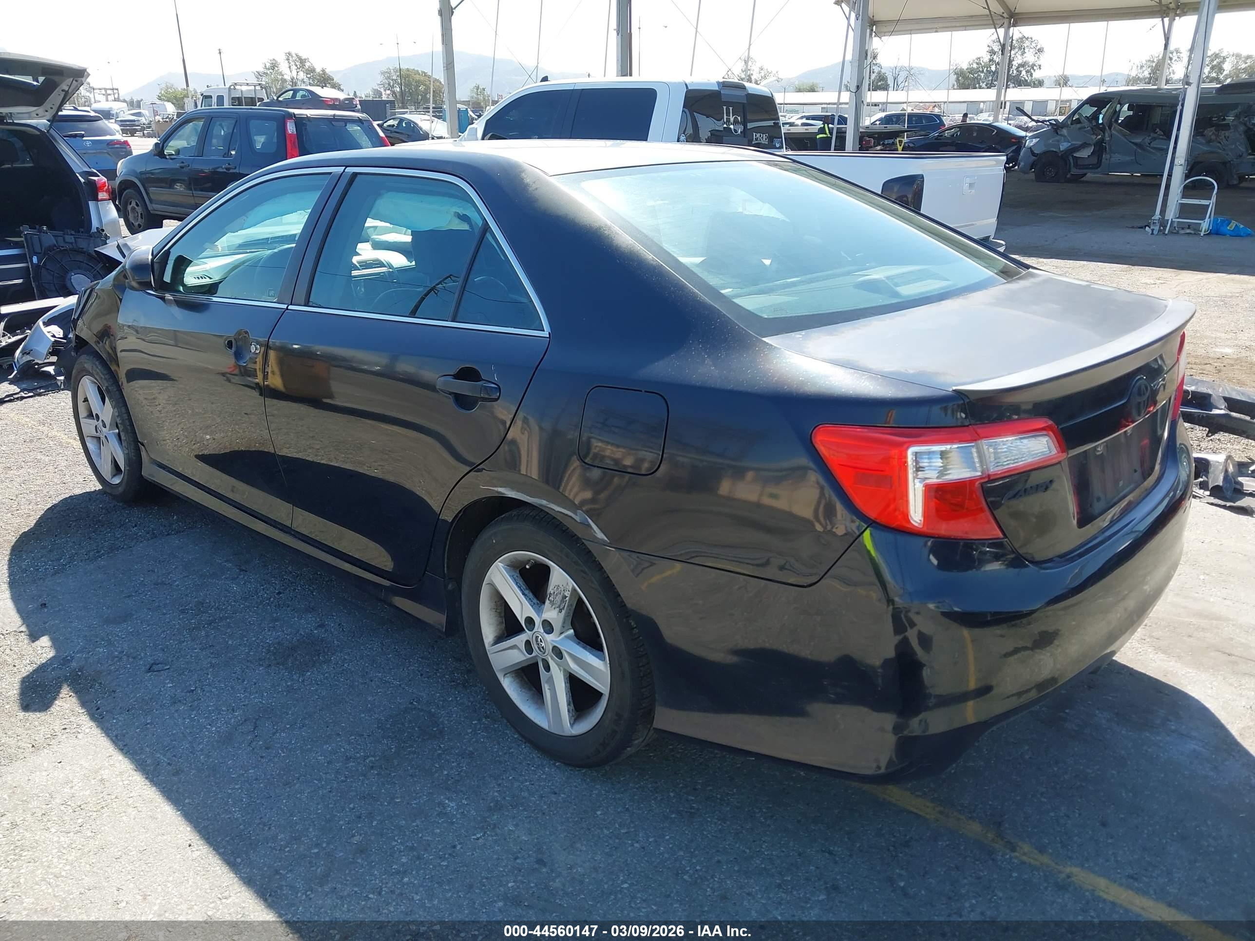 TOYOTA CAMRY image 3