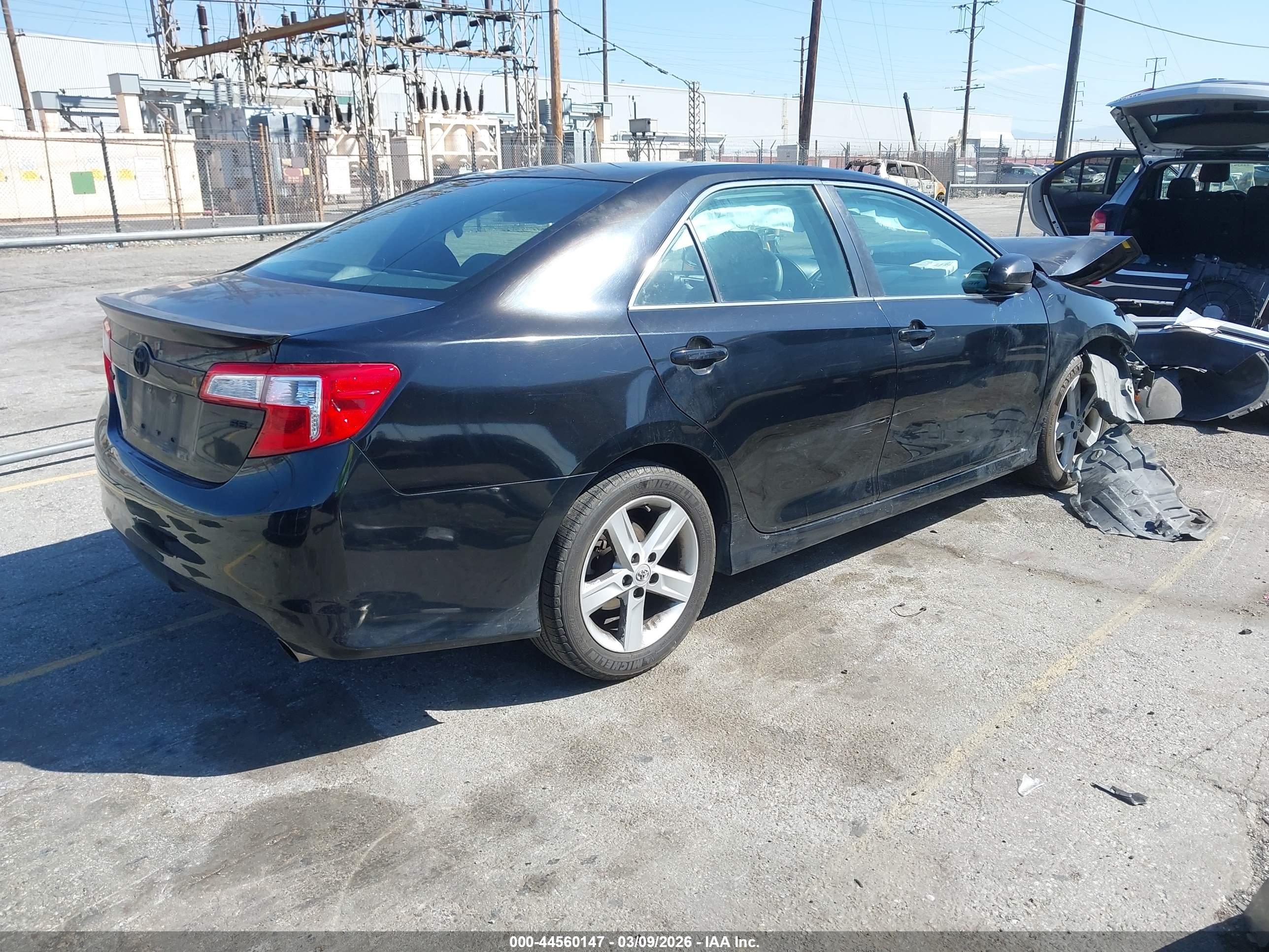 TOYOTA CAMRY image 4