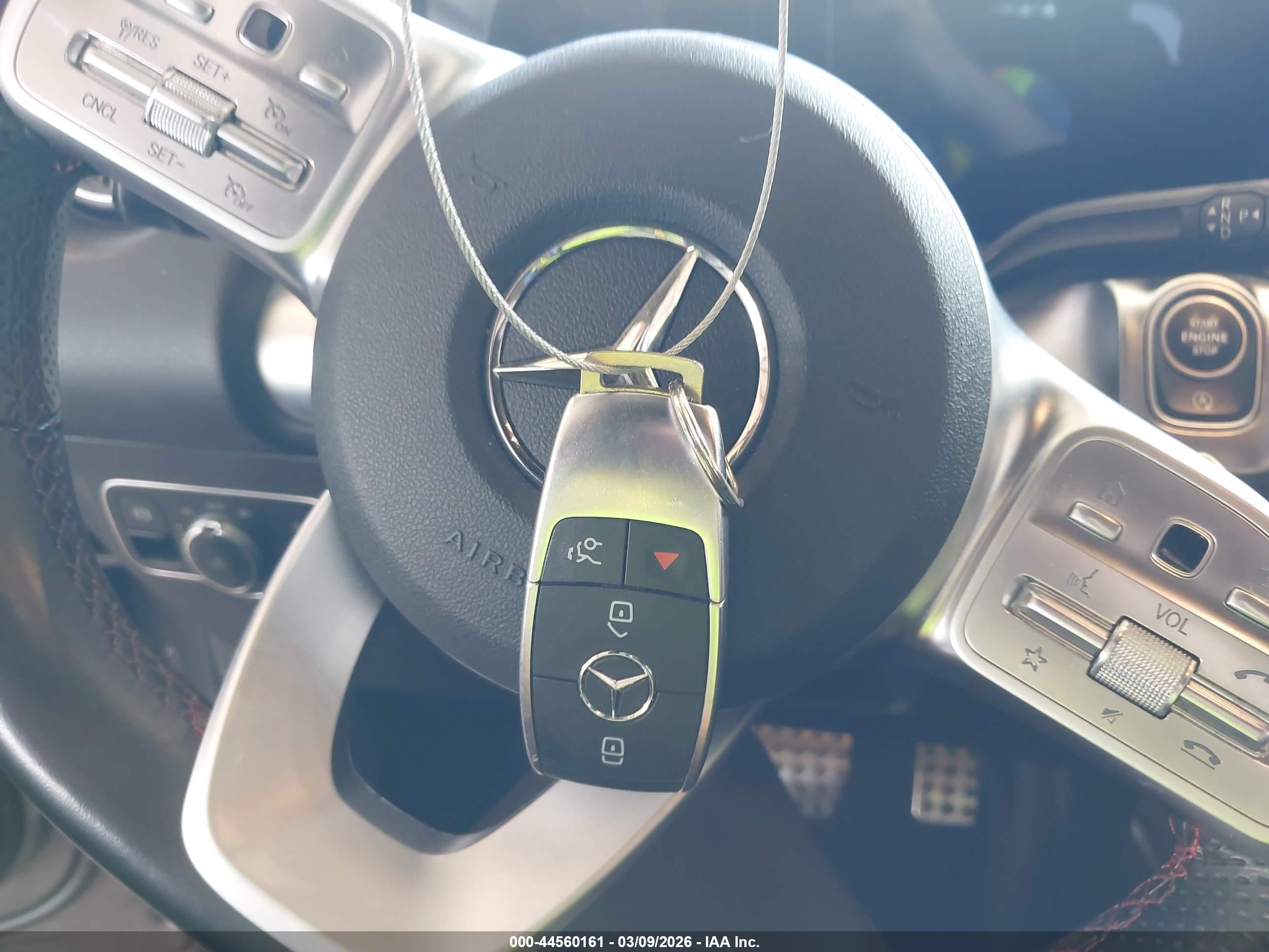 MERCEDES-BENZ GLB image 11