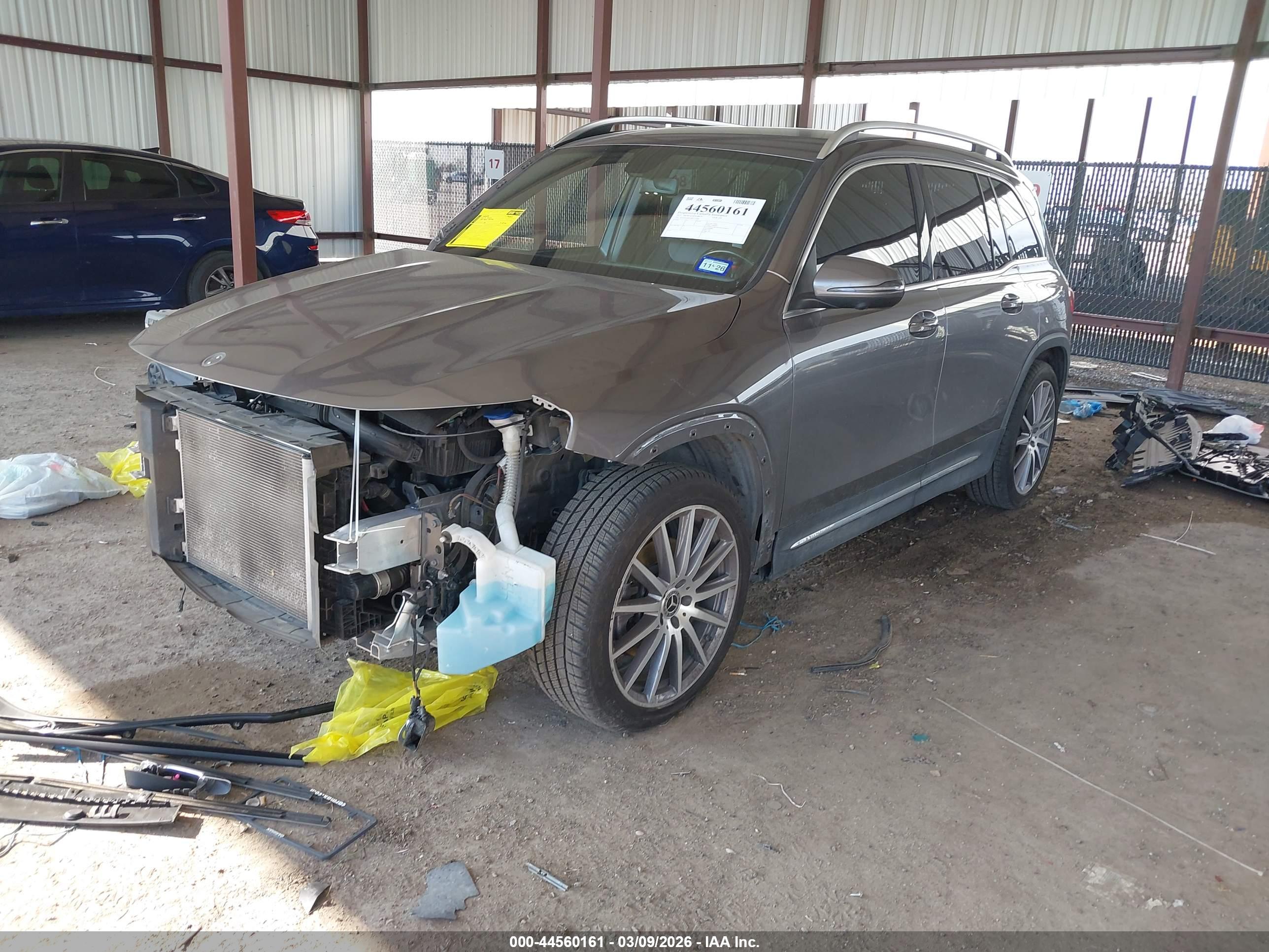MERCEDES-BENZ GLB image 2