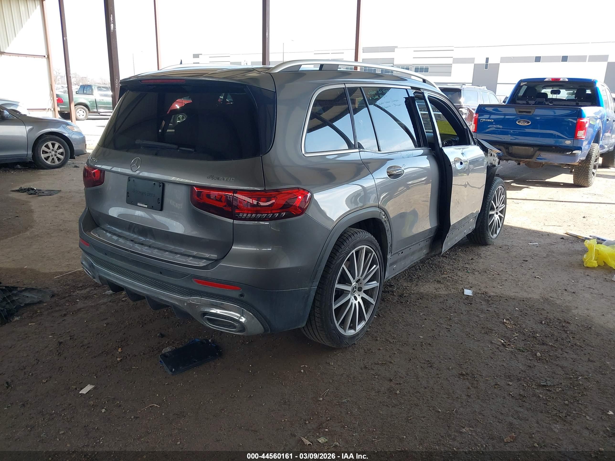 MERCEDES-BENZ GLB image 4