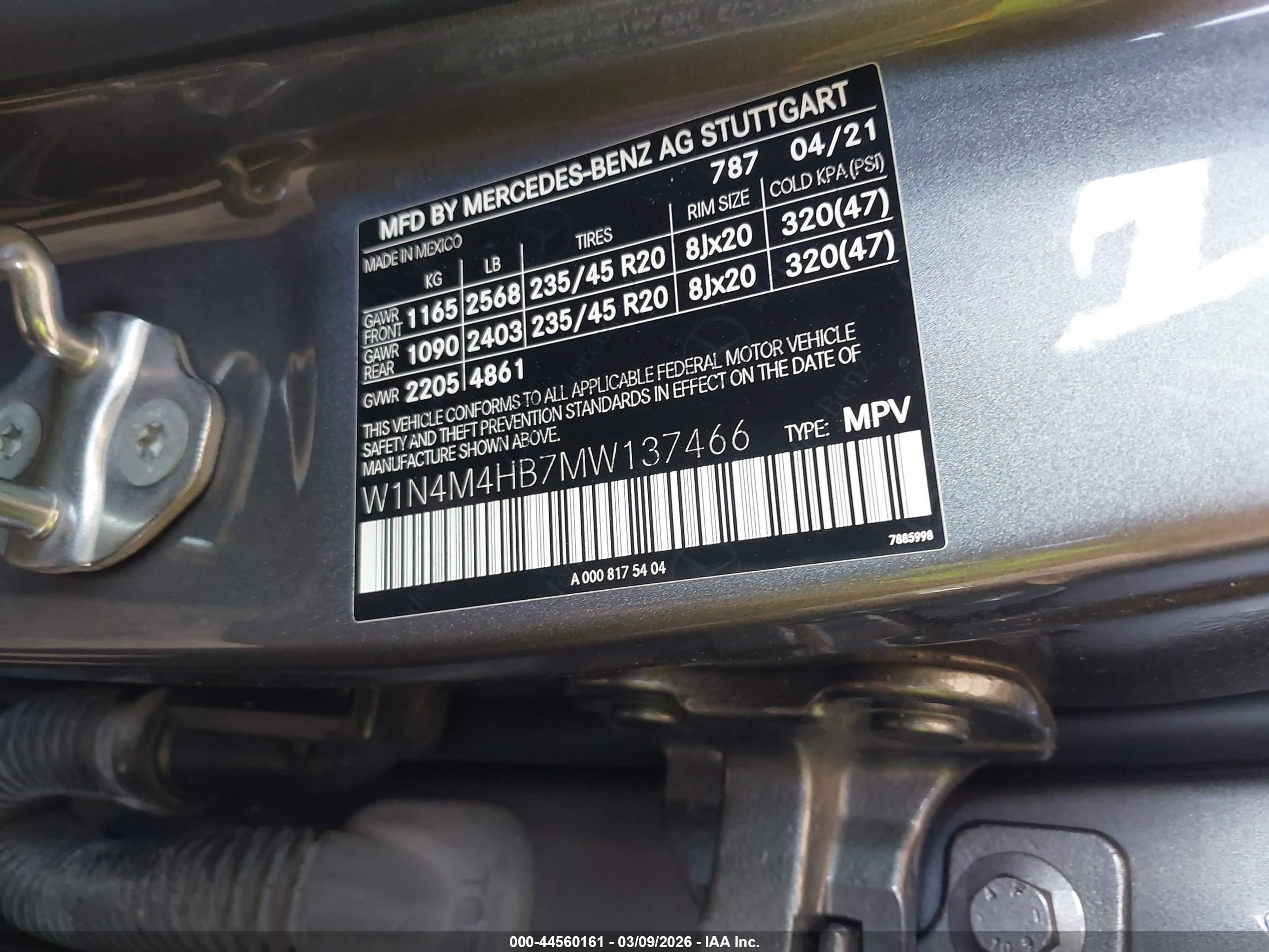 MERCEDES-BENZ GLB image 9