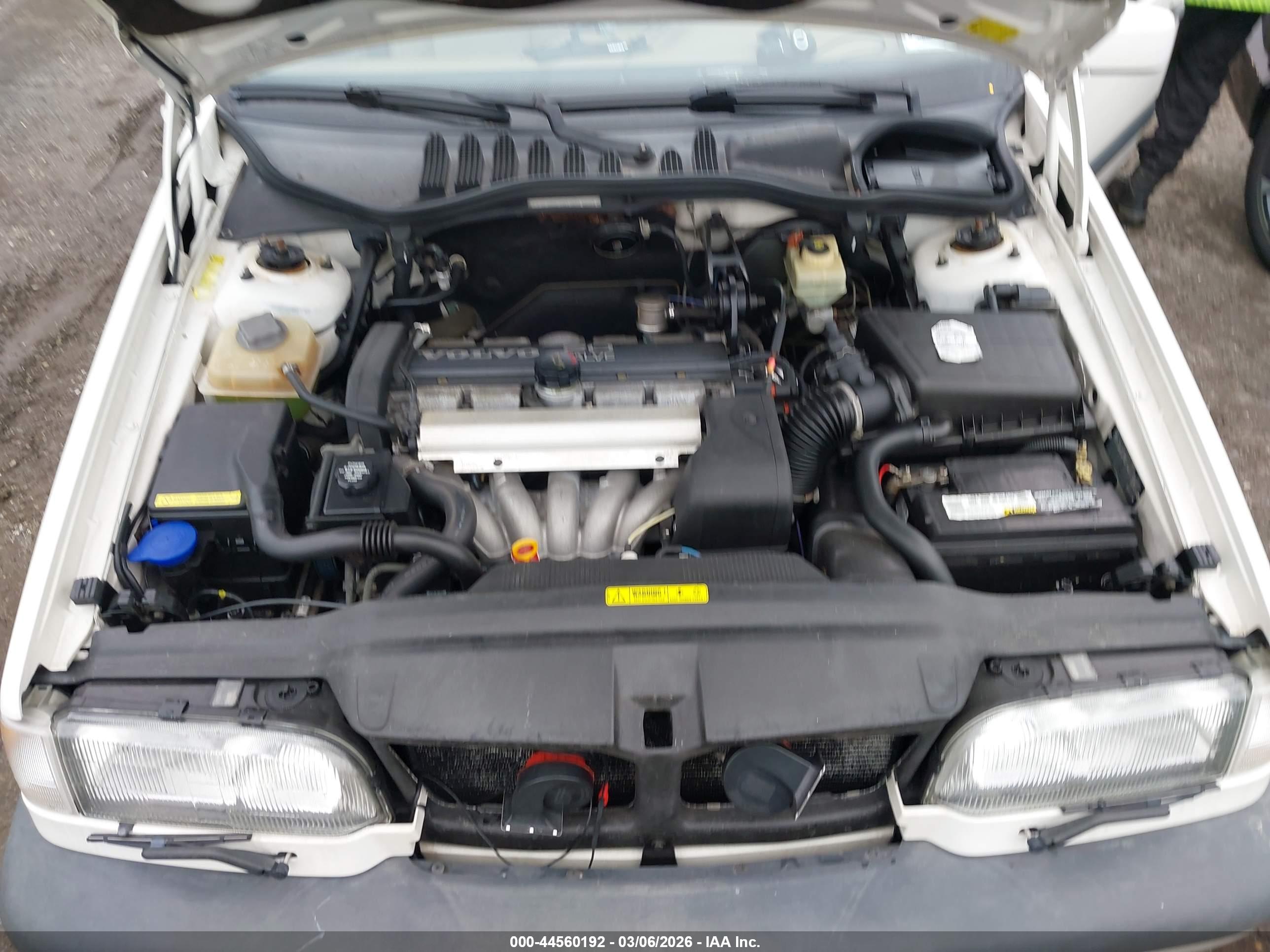 VOLVO 850 image 10
