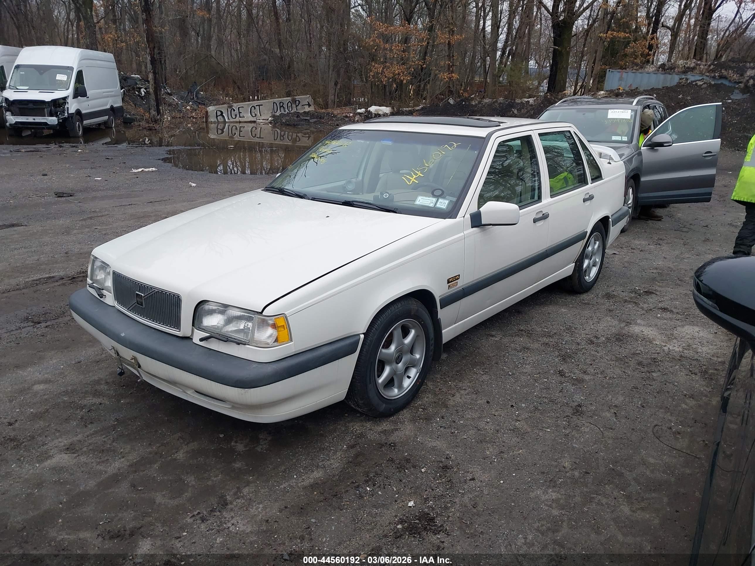 VOLVO 850 image 2