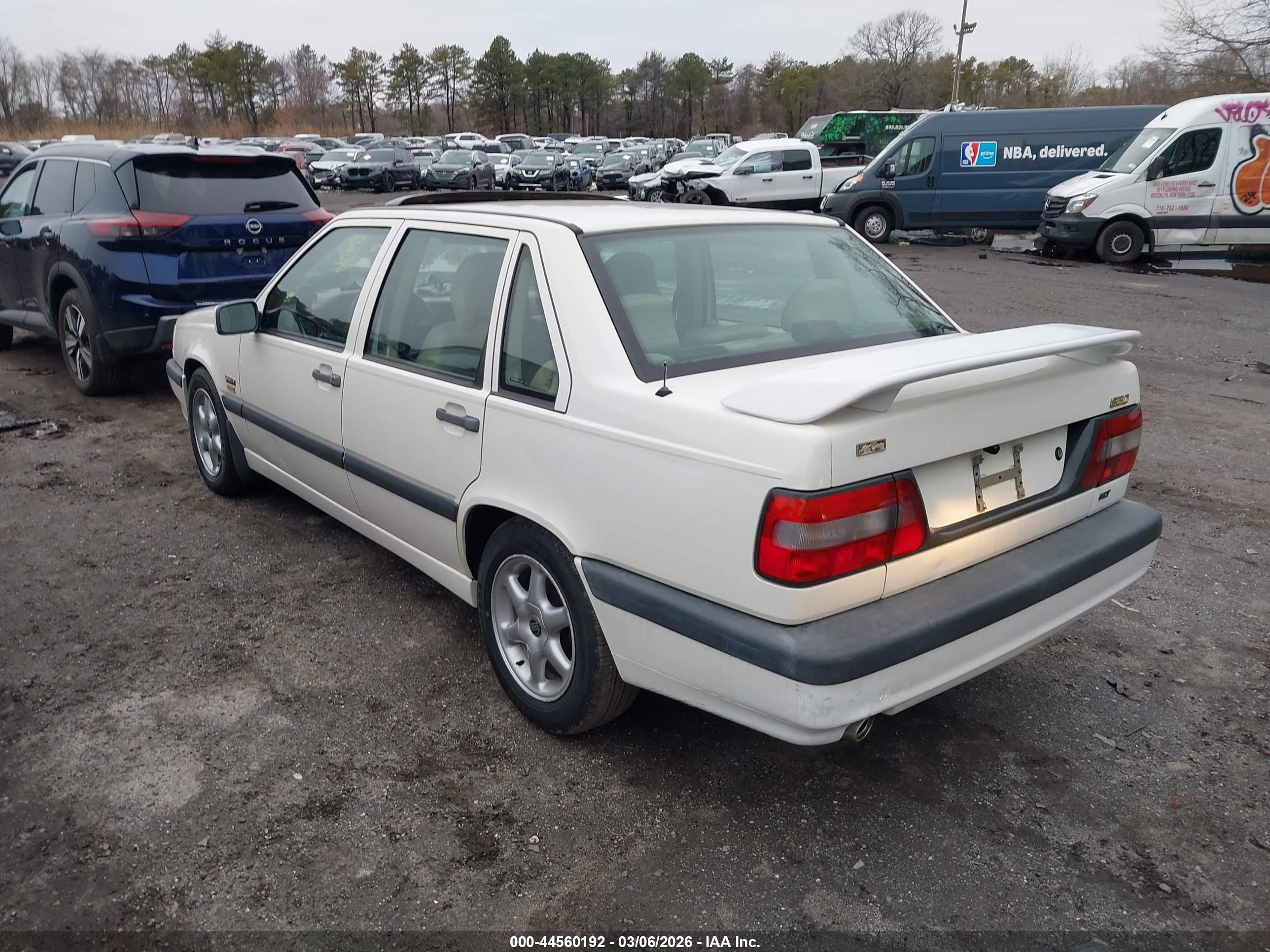VOLVO 850 image 3
