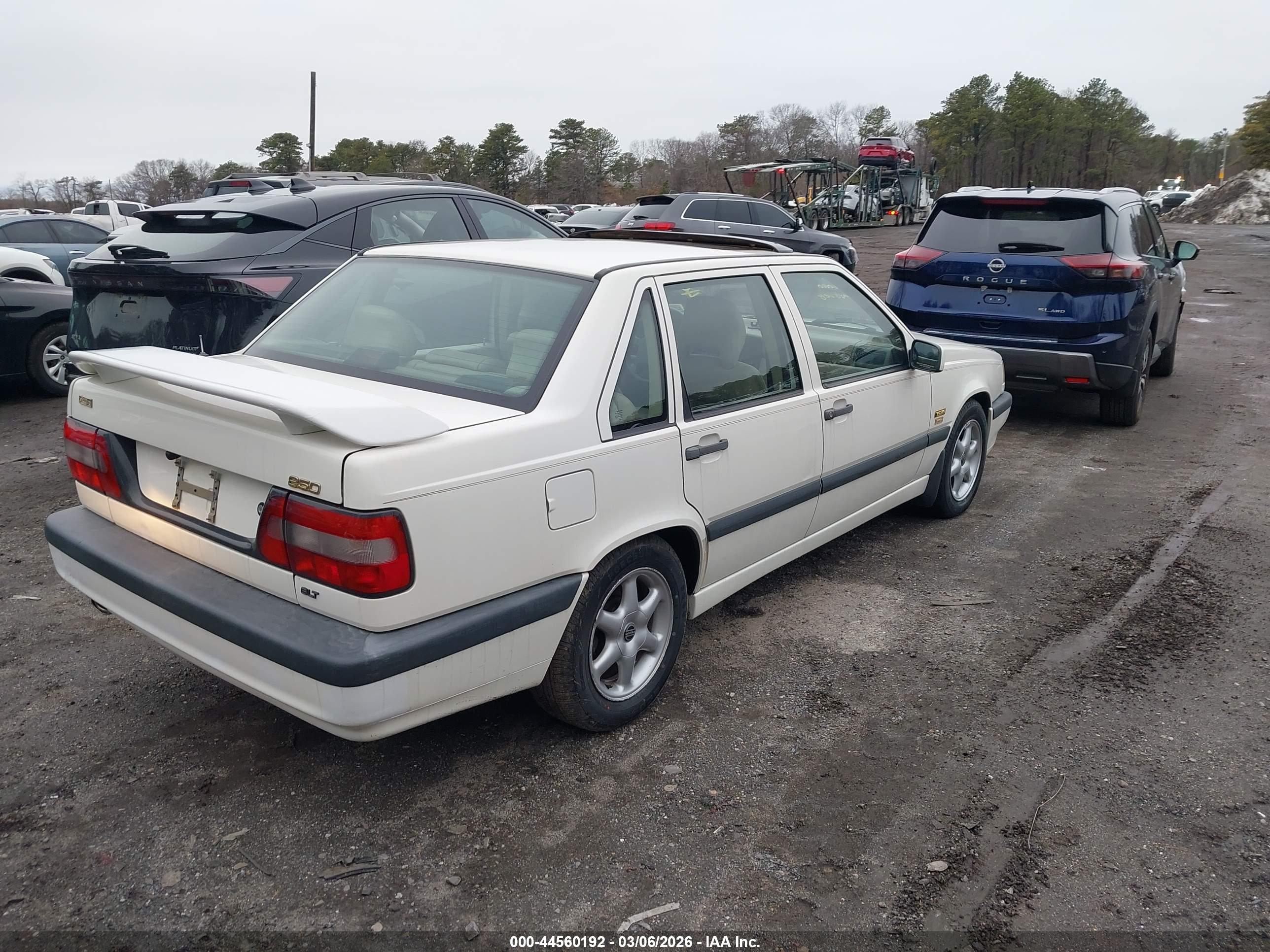 VOLVO 850 image 4