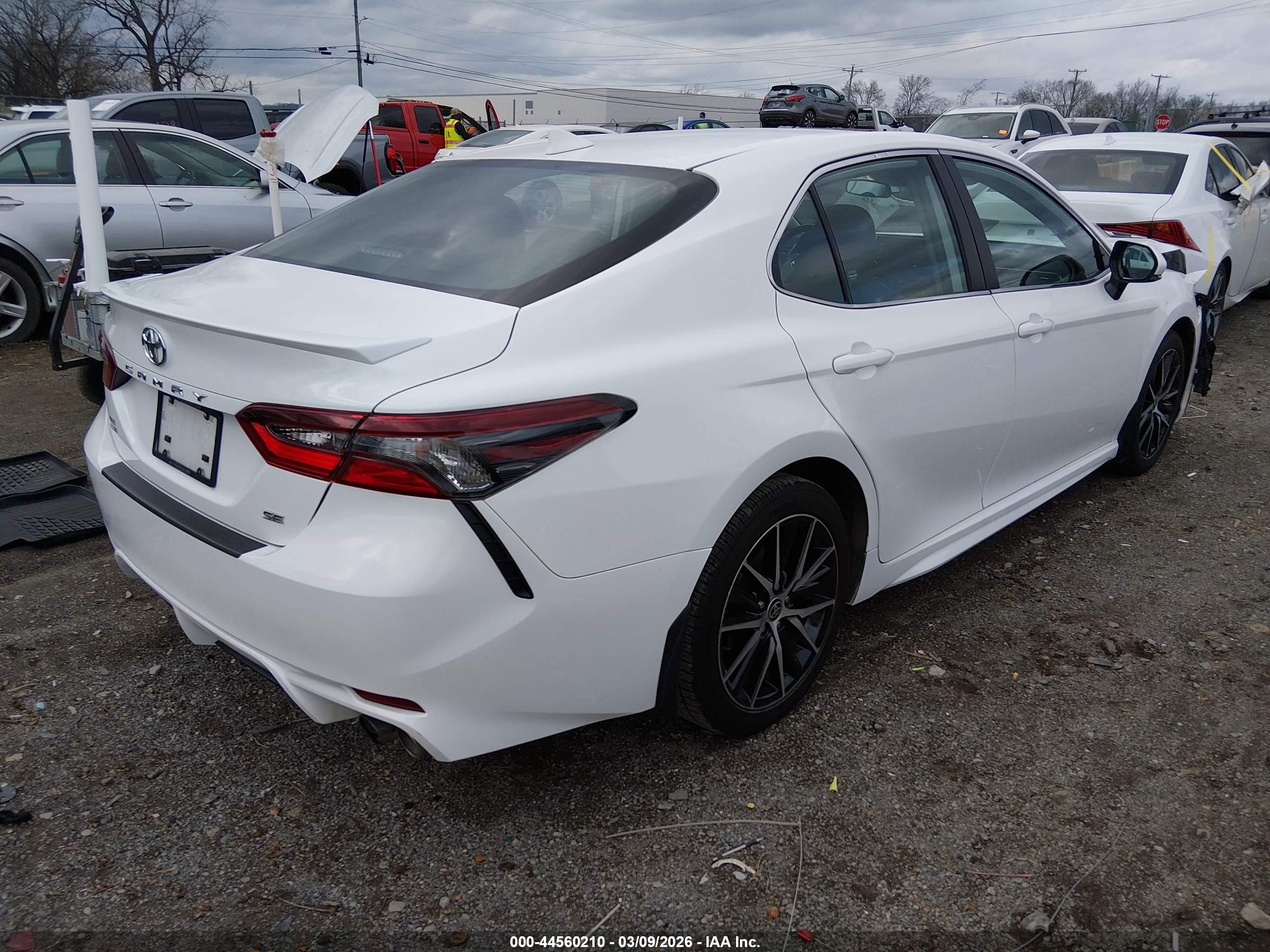 TOYOTA CAMRY image 4