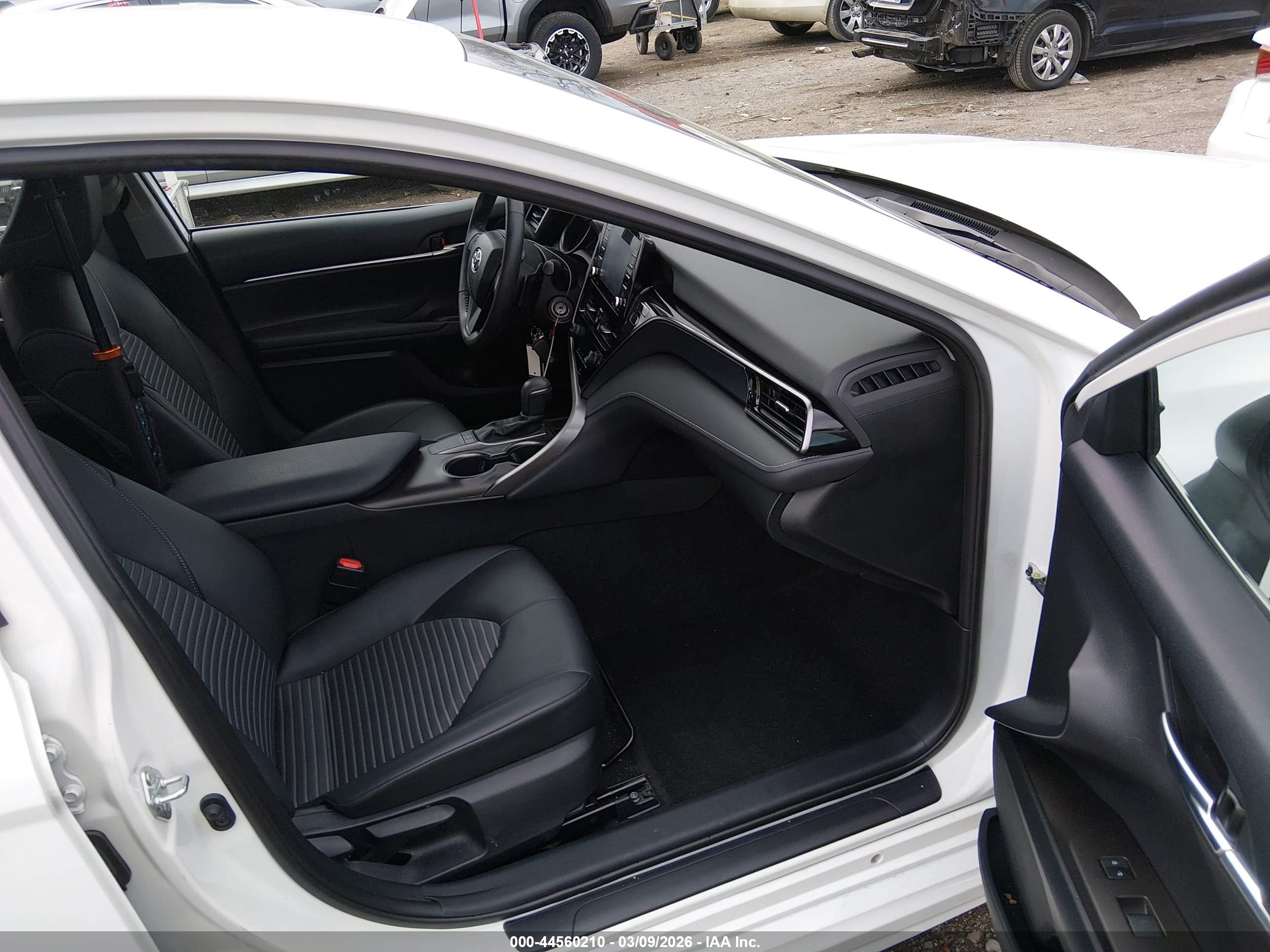 TOYOTA CAMRY image 5