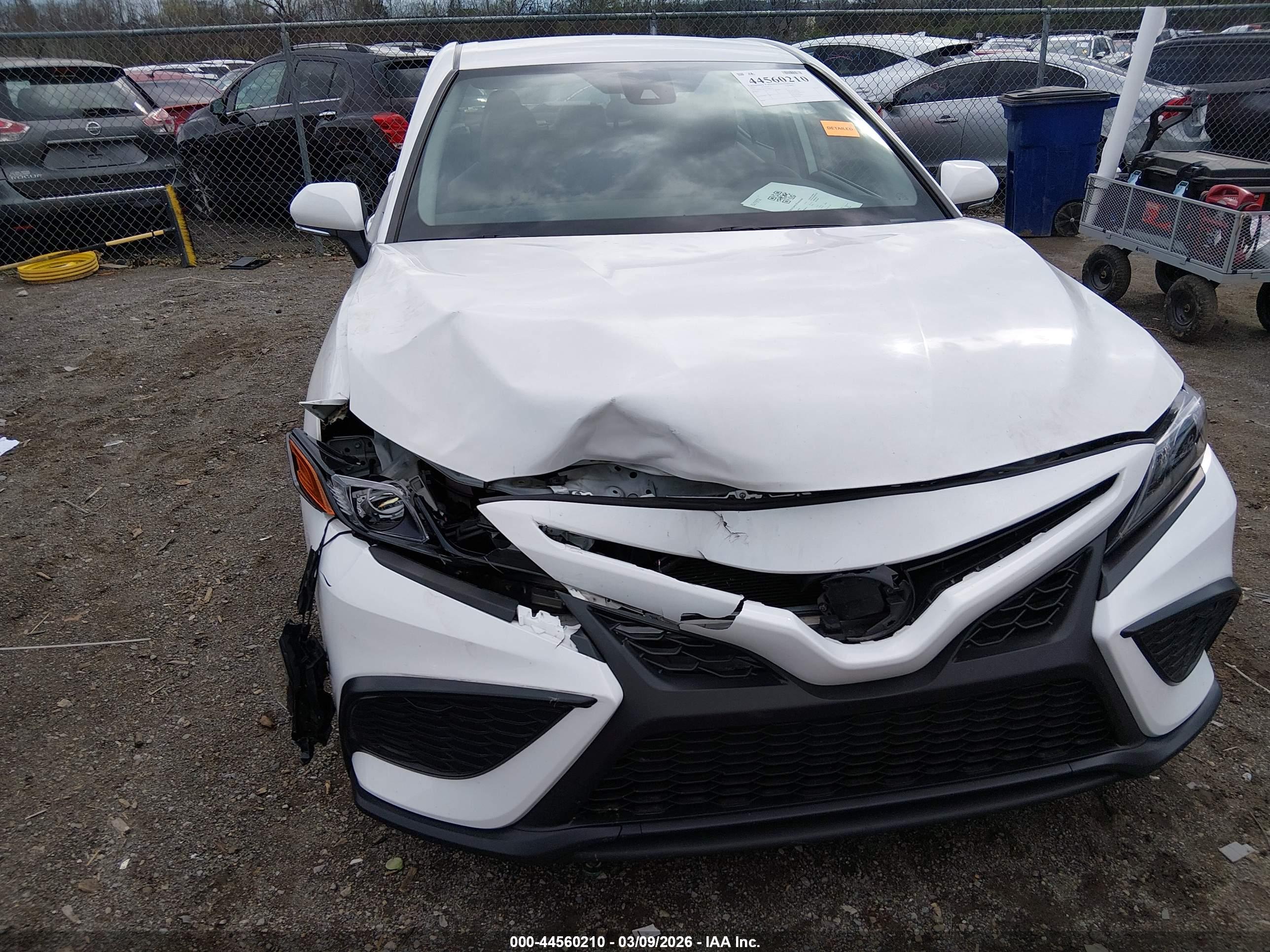 TOYOTA CAMRY image 6