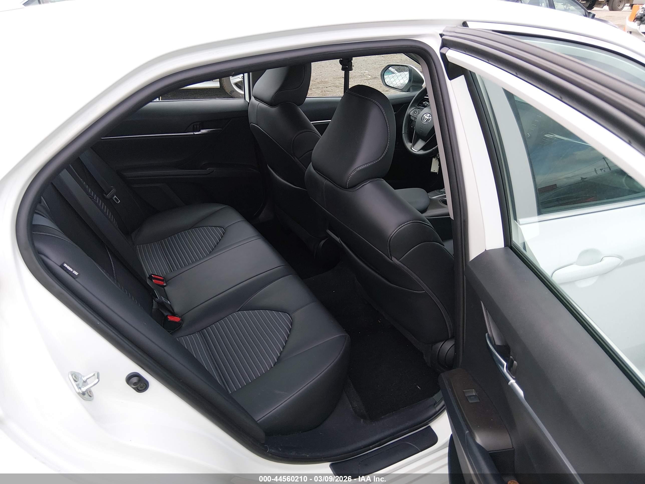 TOYOTA CAMRY image 8