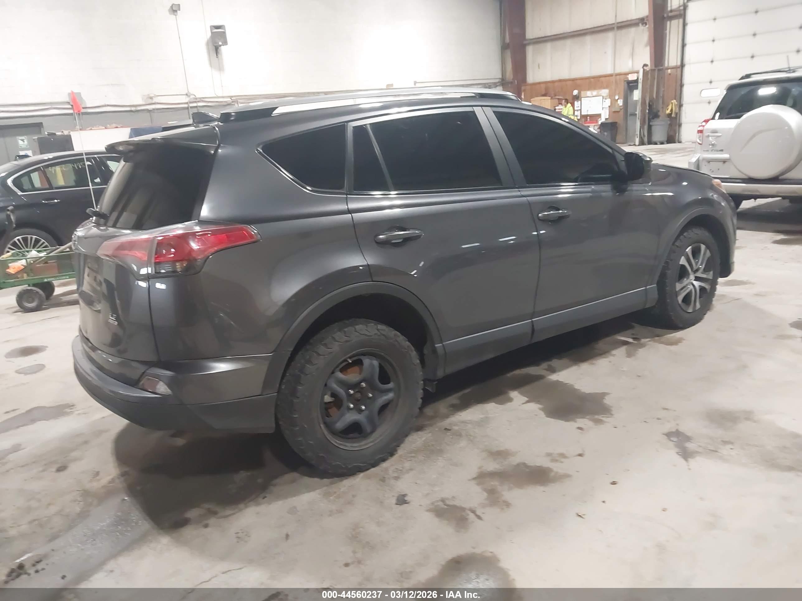 TOYOTA RAV4 image 4