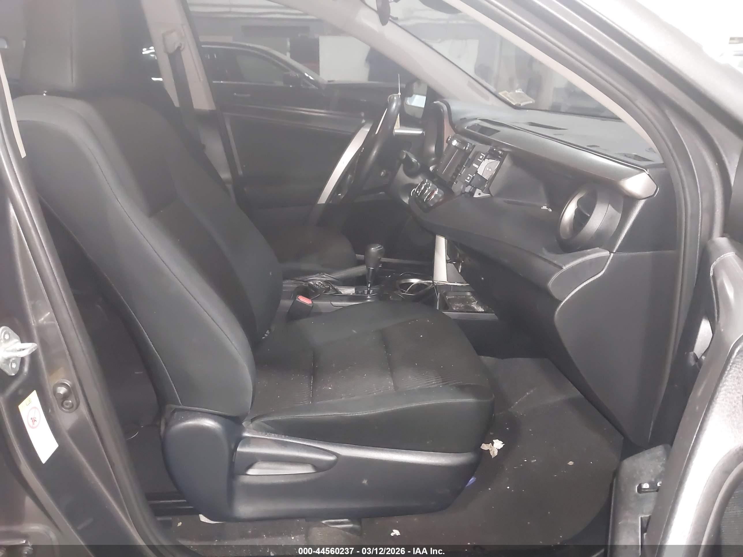 TOYOTA RAV4 image 5