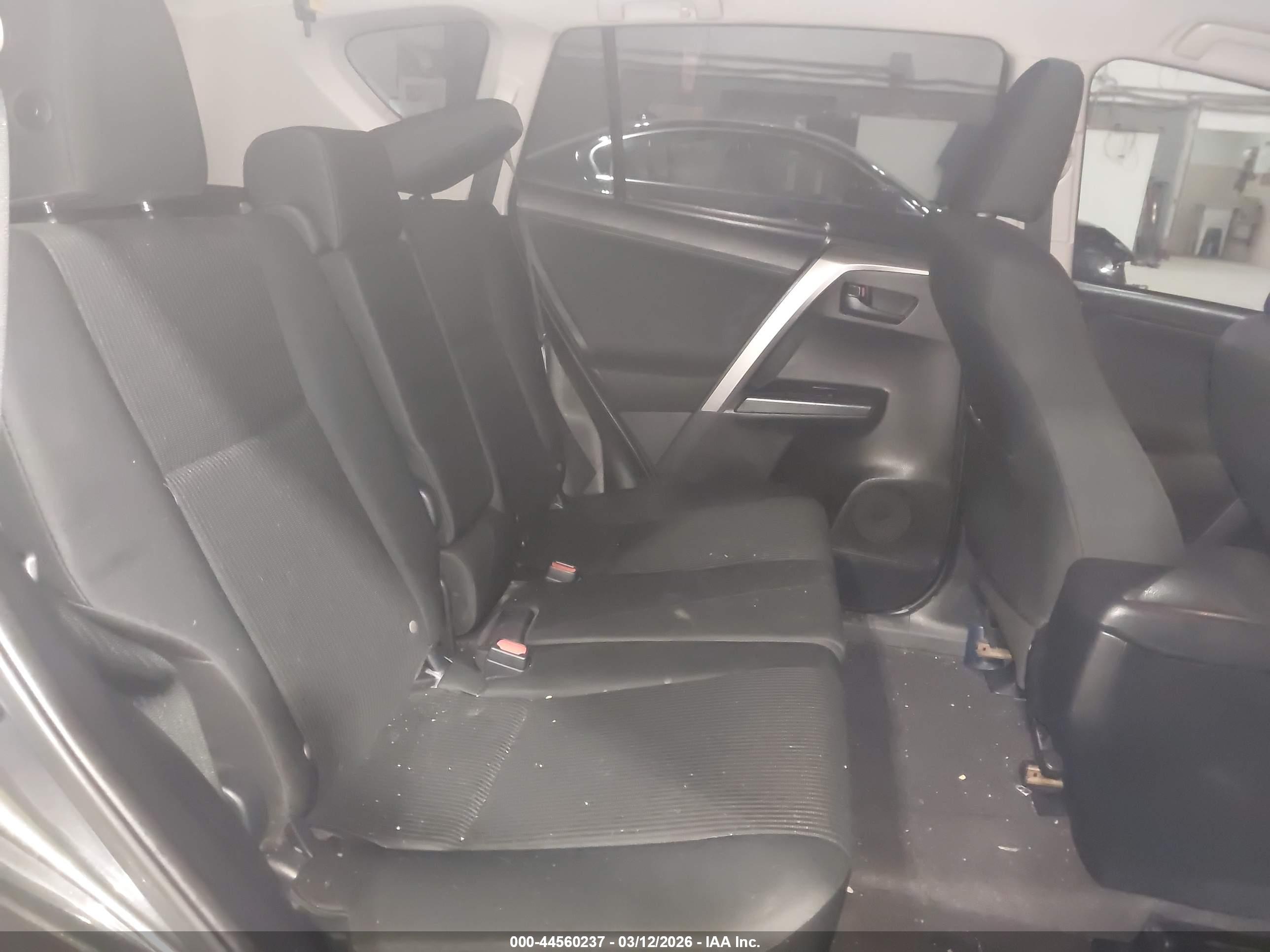 TOYOTA RAV4 image 8