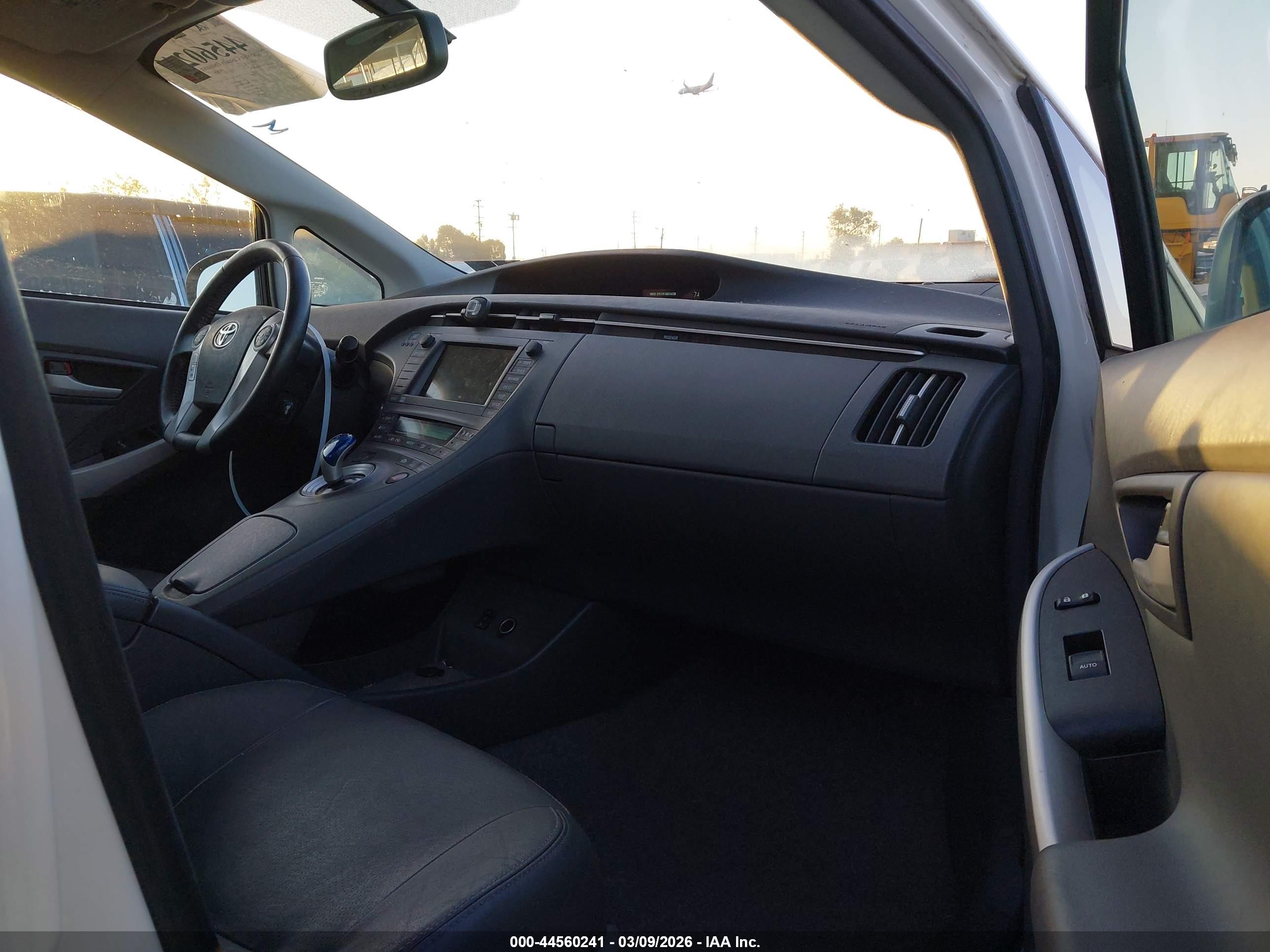 TOYOTA PRIUS image 5