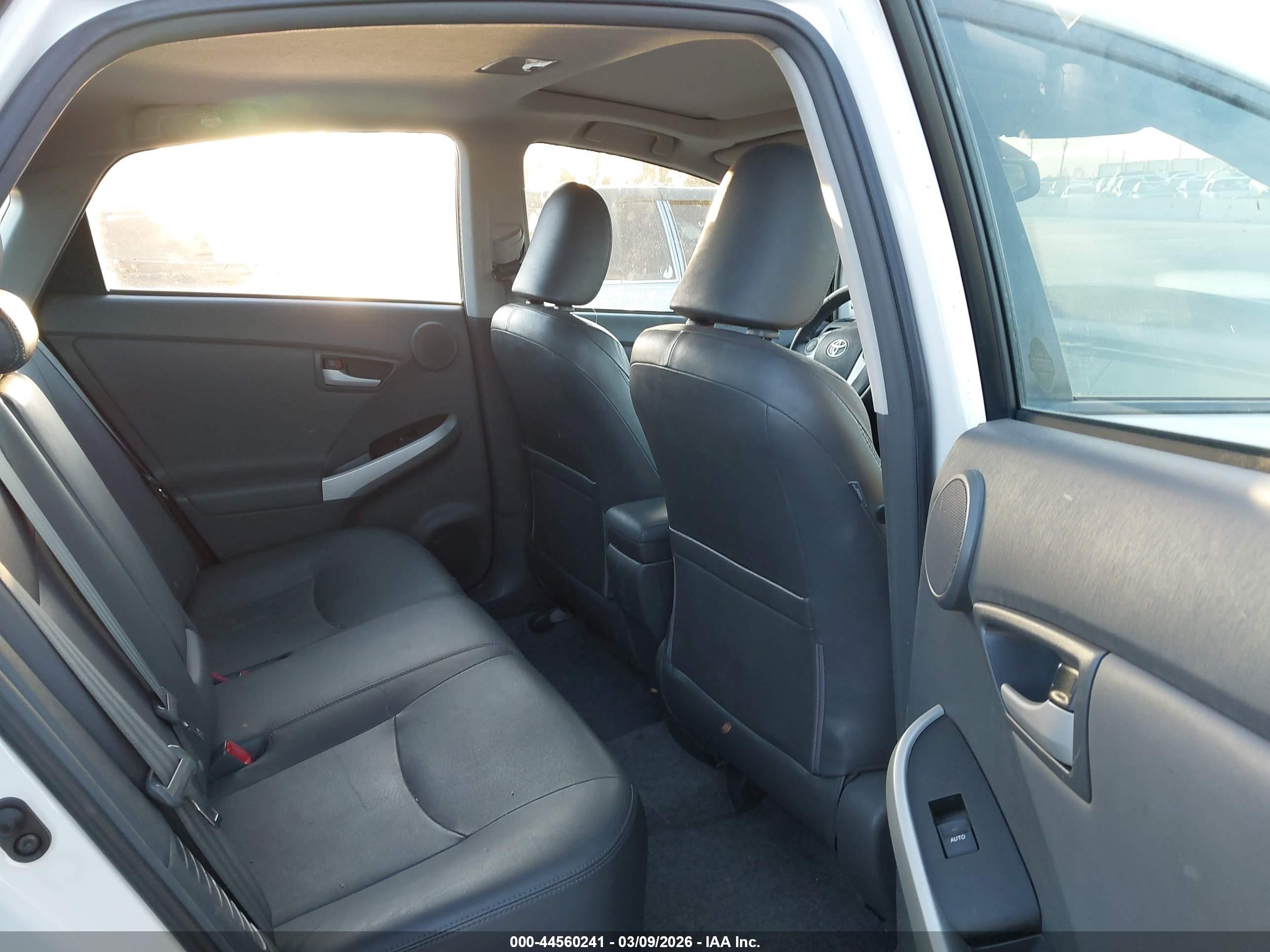 TOYOTA PRIUS image 8